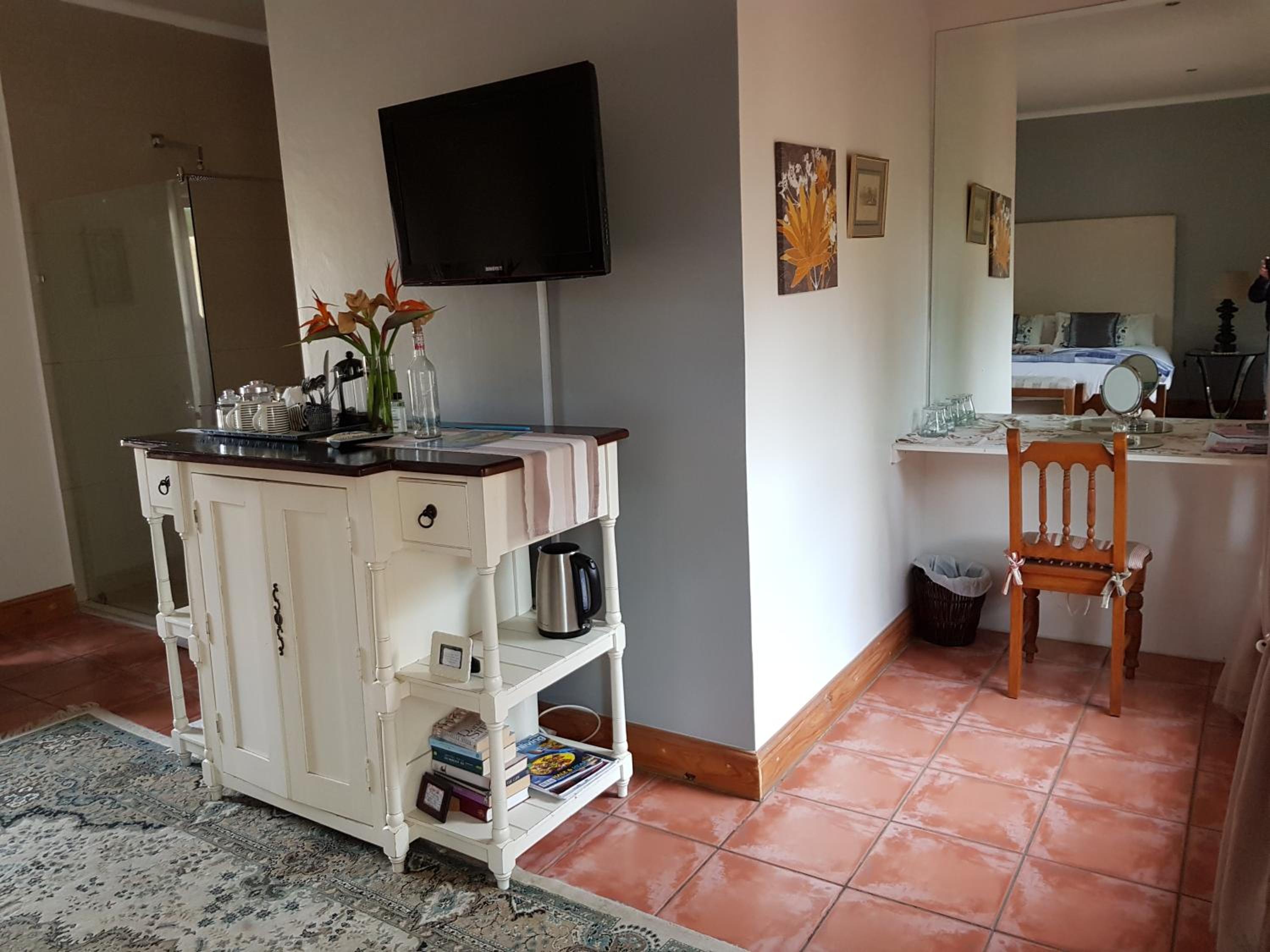 Standard Suite - Photo 2