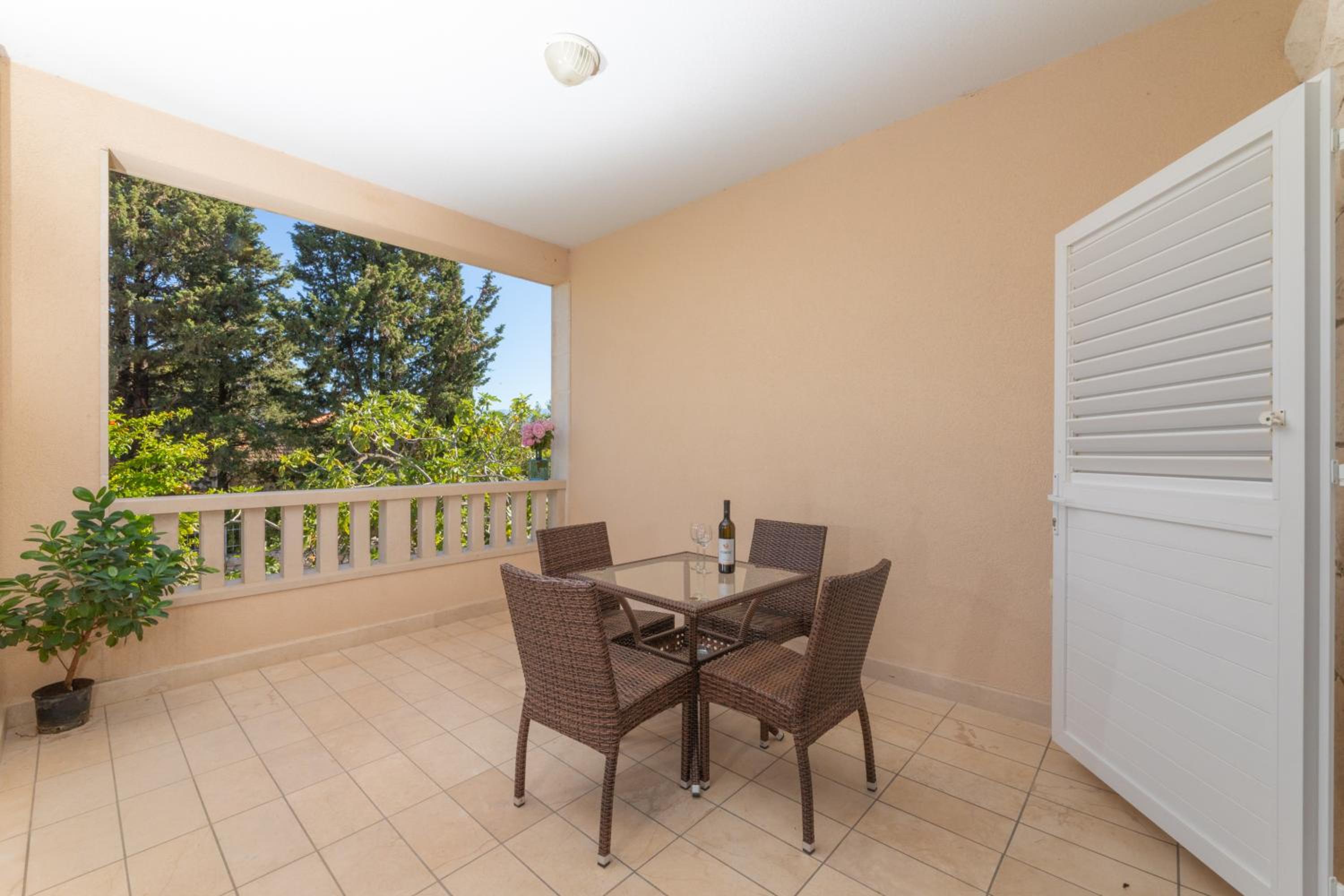 One-Bedroom Apartment with Terrace photo 1
