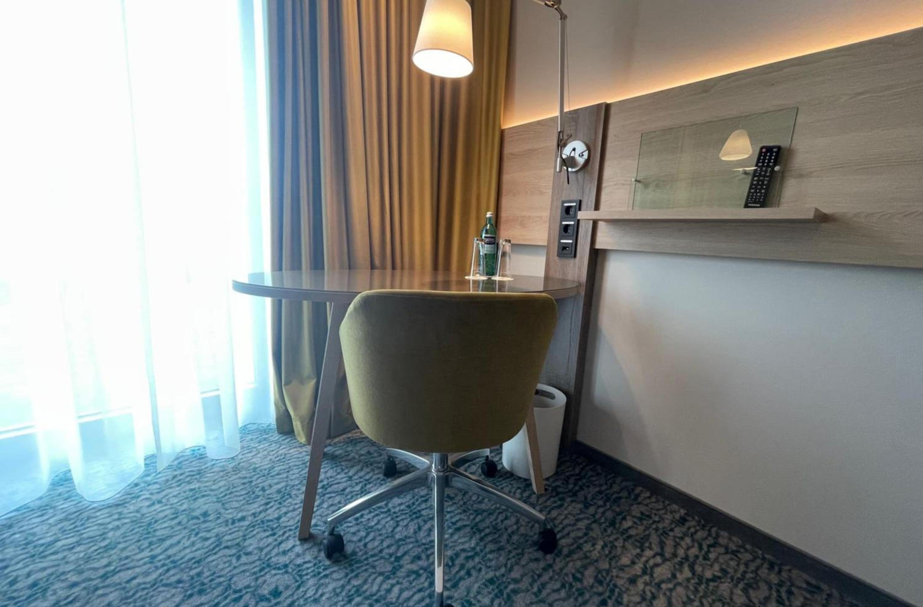 Queen Room - Accessible