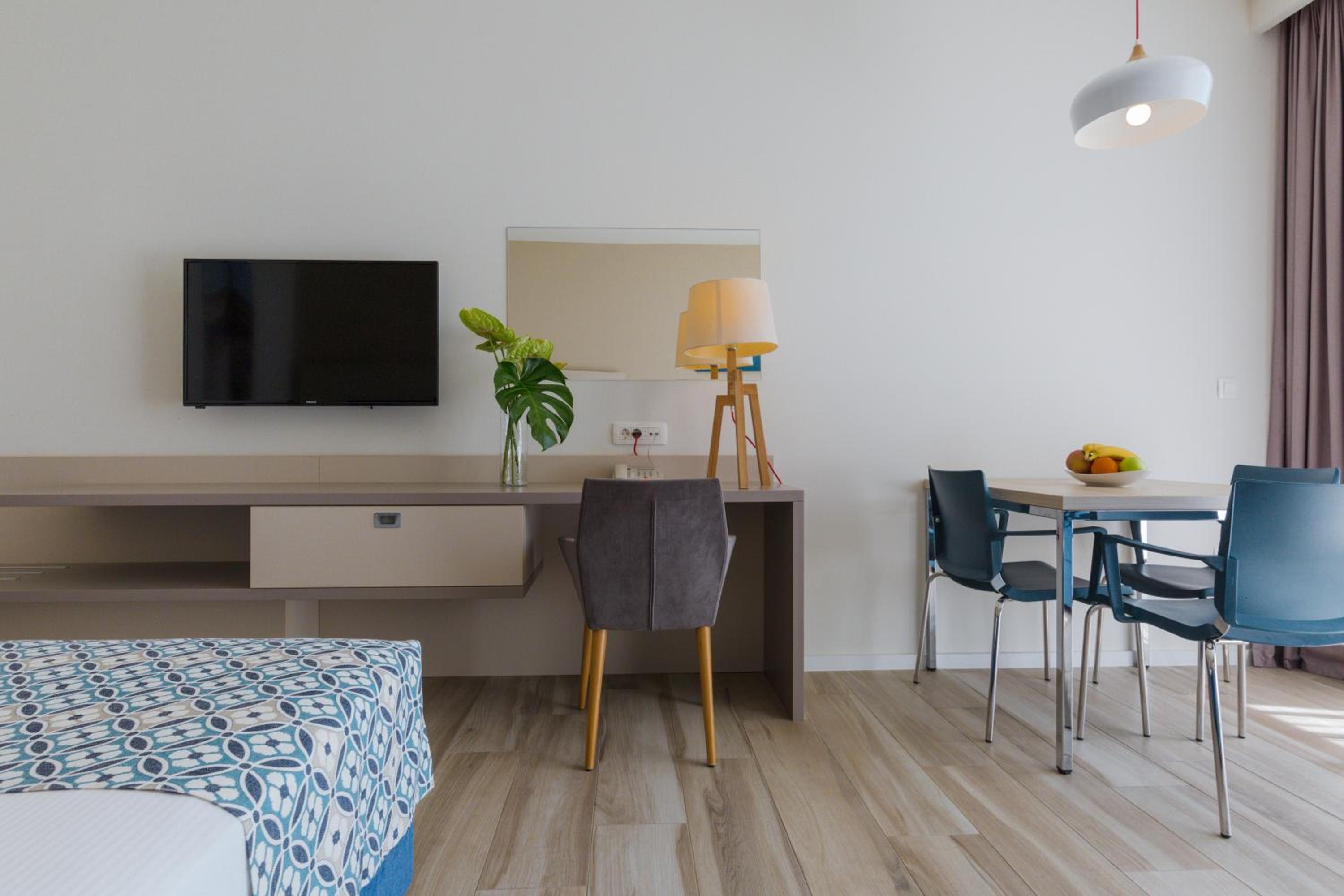 Studio Apartment with Sea View - Photo 3