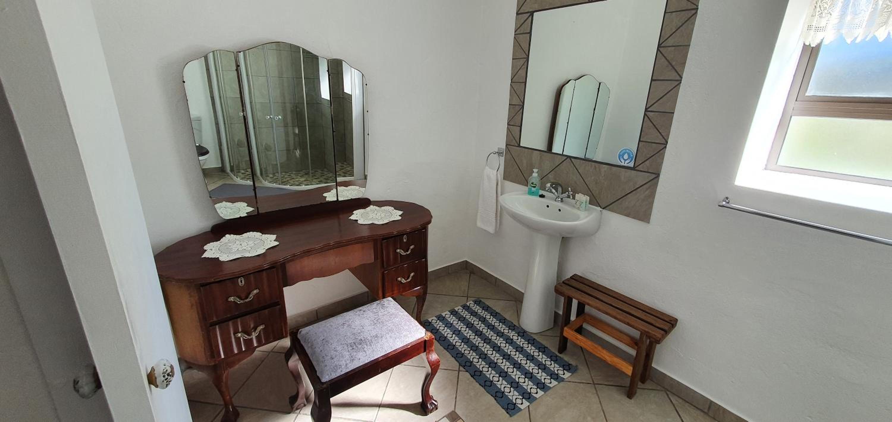 Double Room with Private Bathroom photo 2