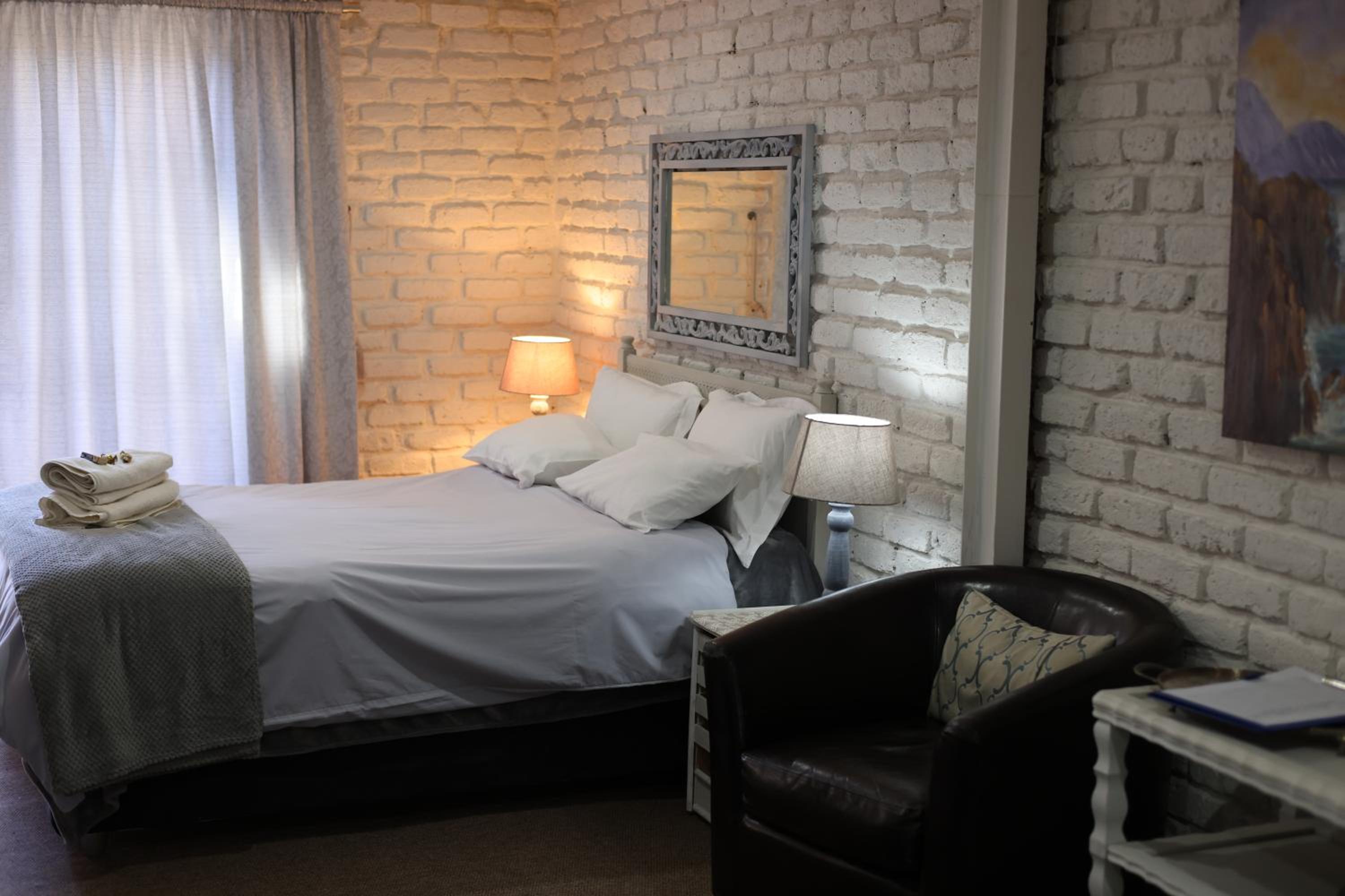 Deluxe Double Room with Shower - Photo 14