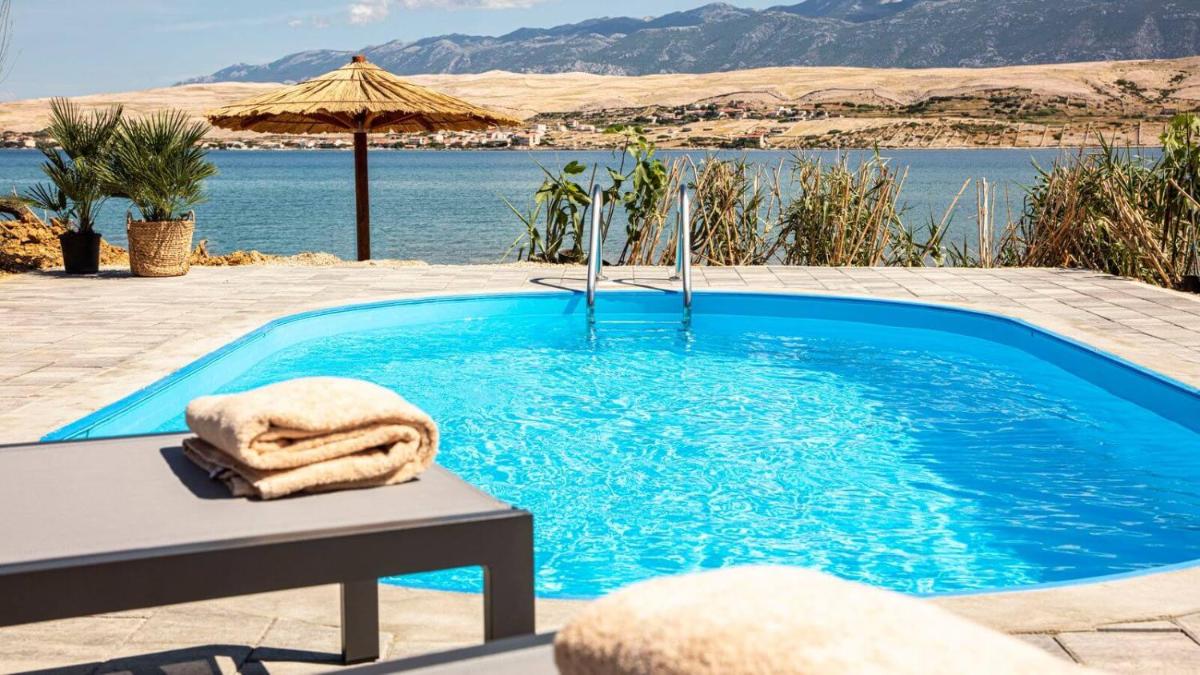 Mari Mobile Home with pool - Photo 2