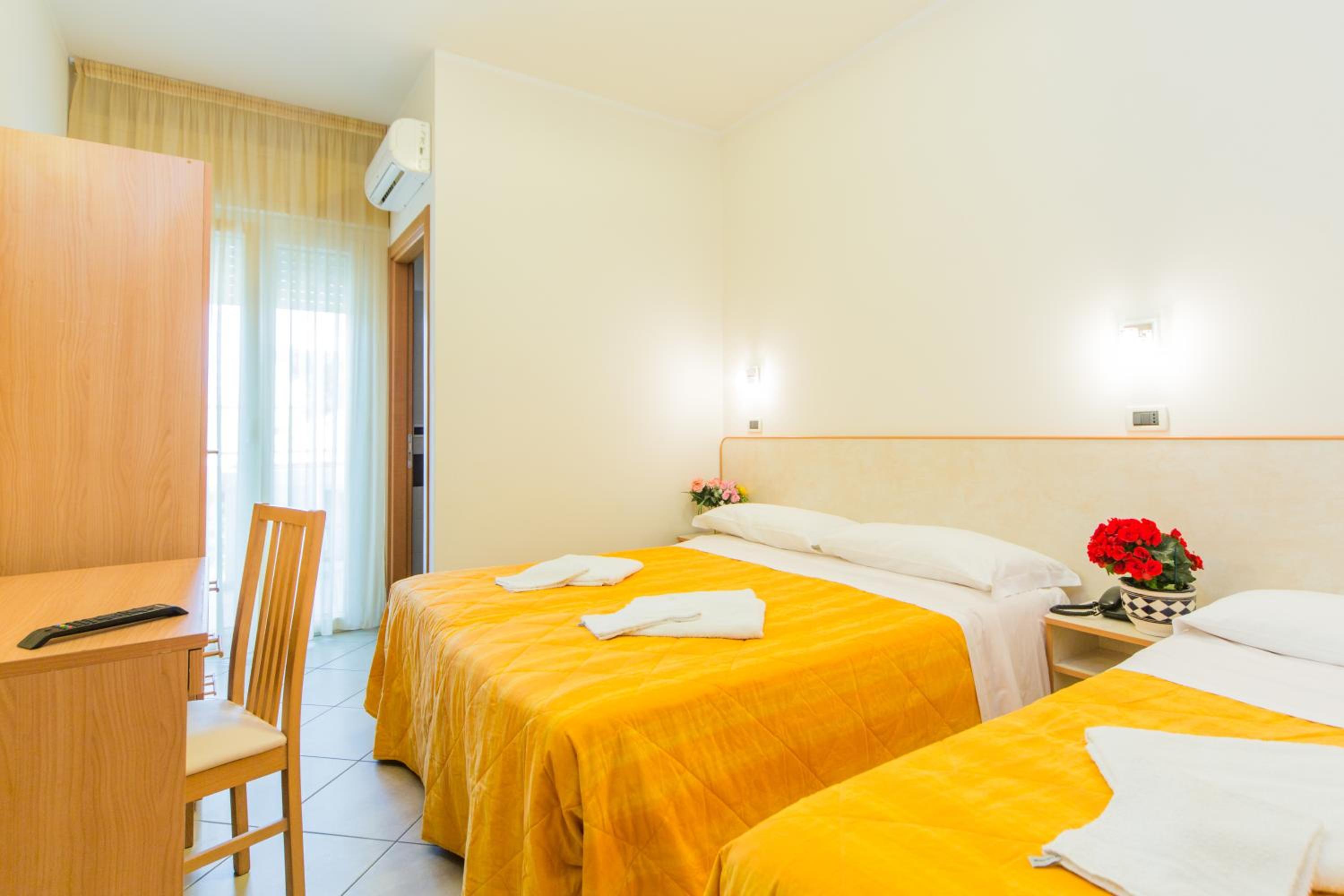 Classic Quadruple Room - Photo 4