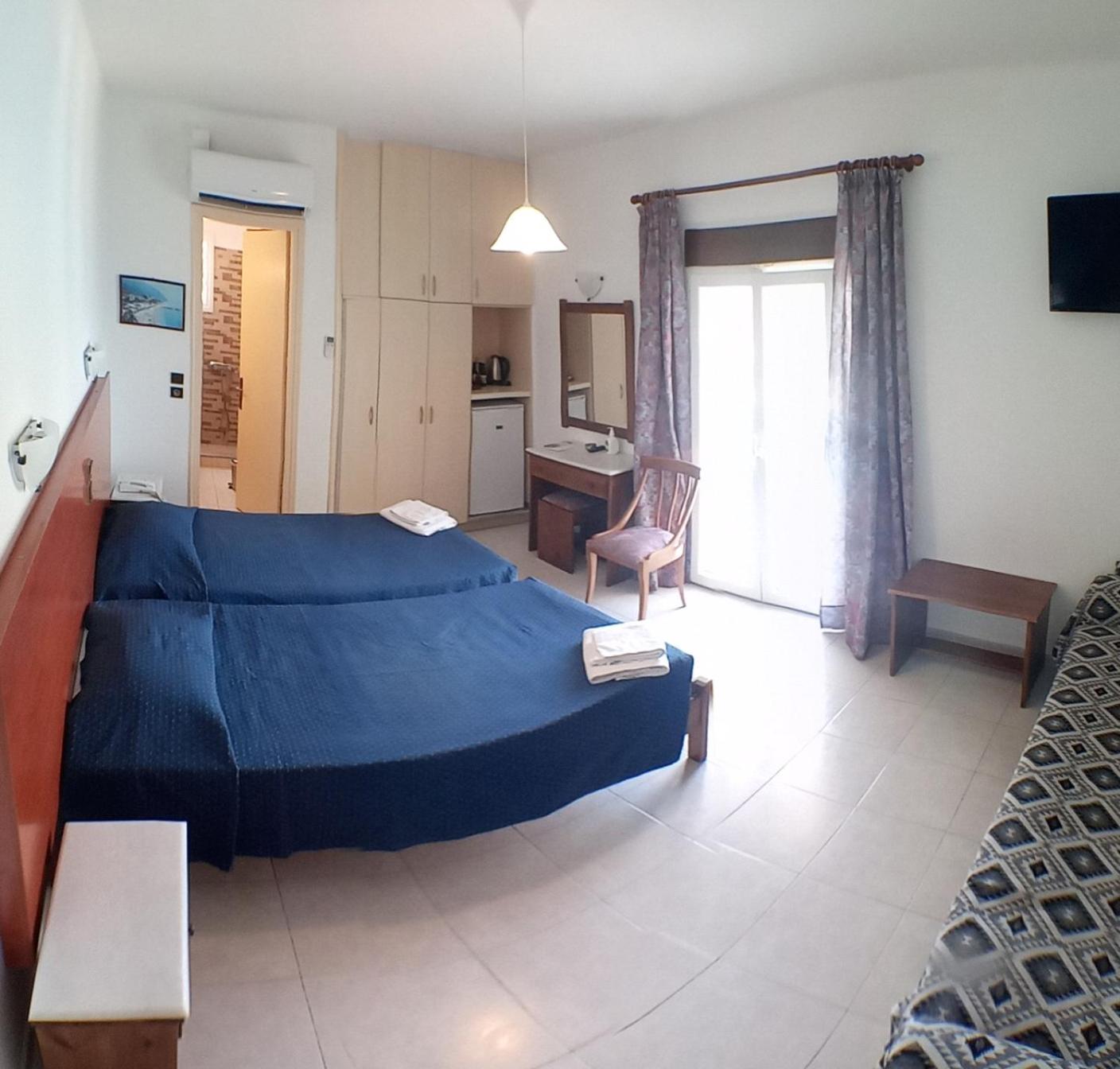 Standard Double or Twin Room with Sea View - Photo 32