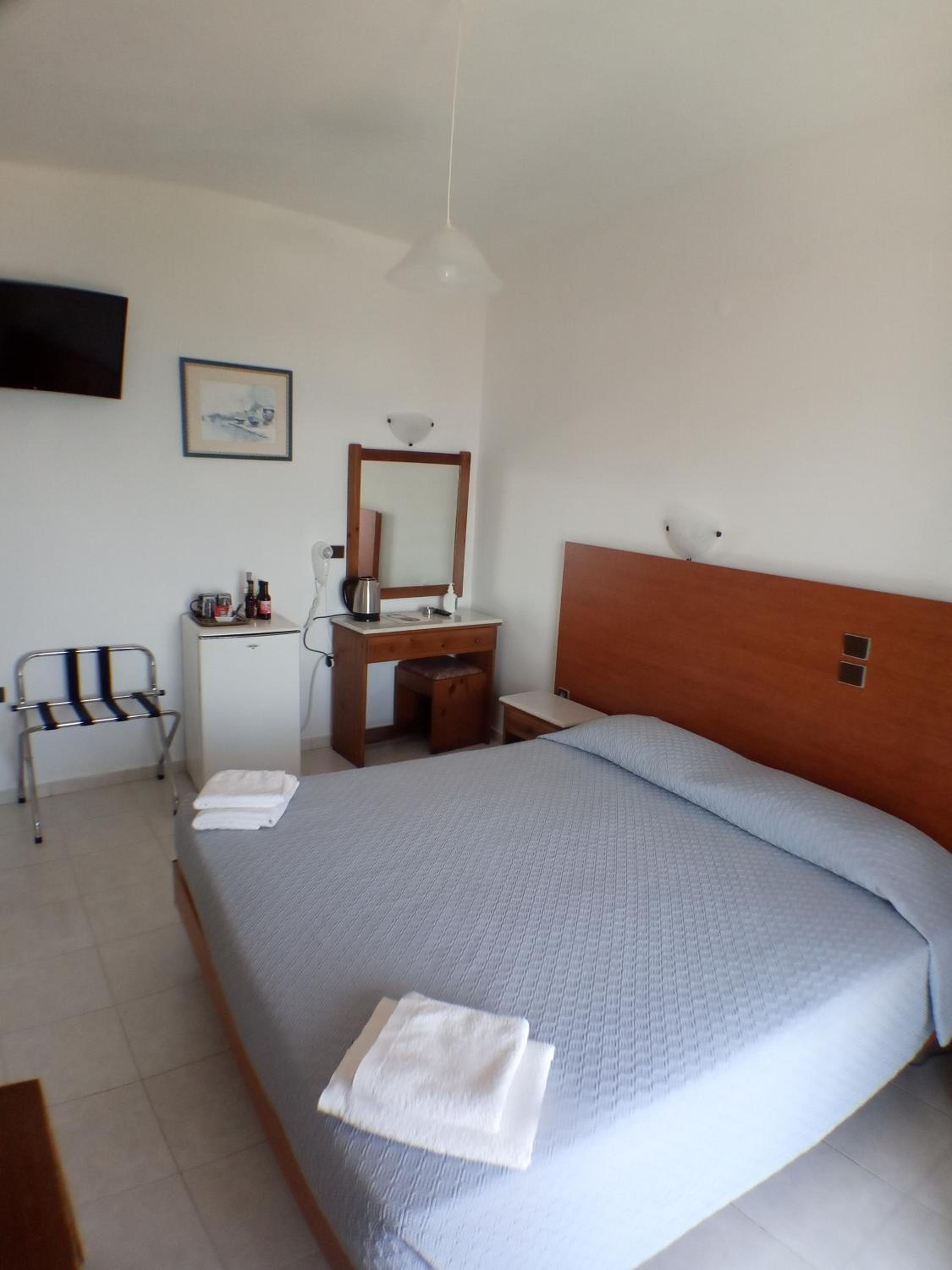 Standard Double or Twin Room with Sea View - Photo 22