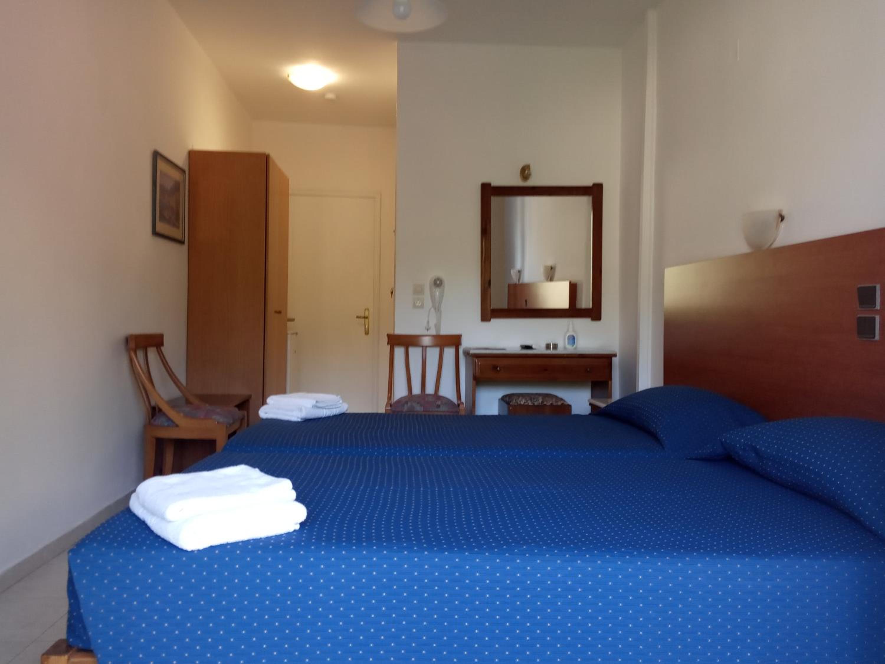 Standard Double or Twin Room with Sea View - Photo 24