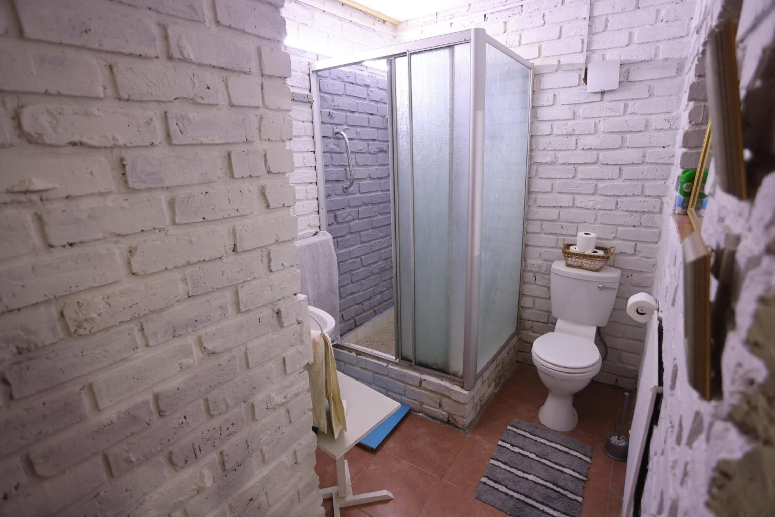 Deluxe Double Room with Shower - Photo 2