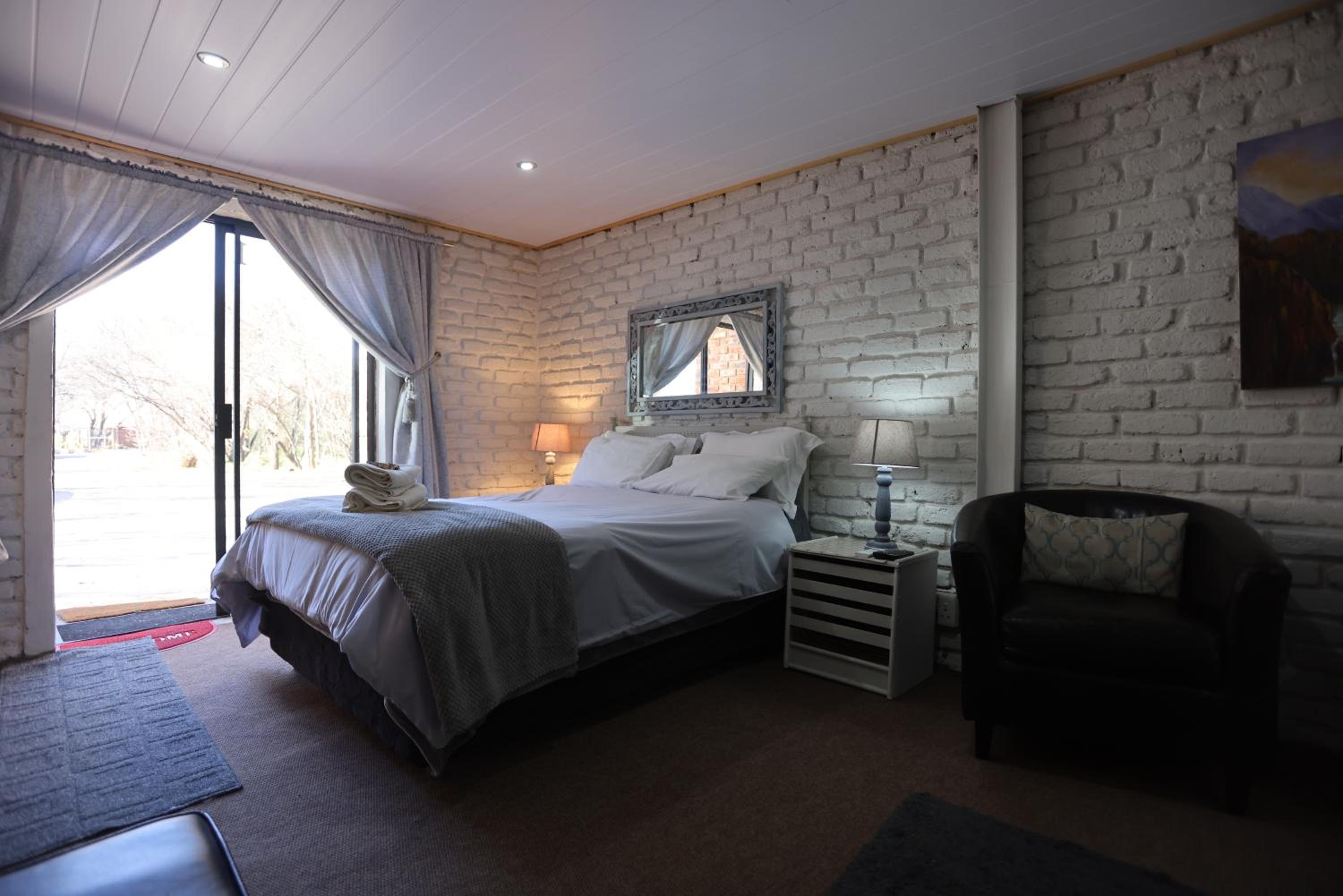 Deluxe Double Room with Shower - Photo 6