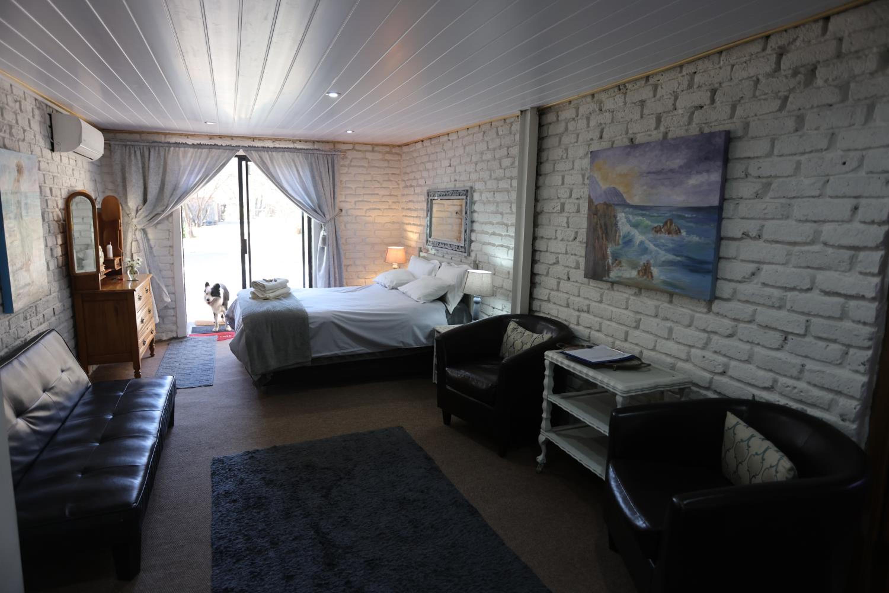 Deluxe Double Room with Shower - Photo 10