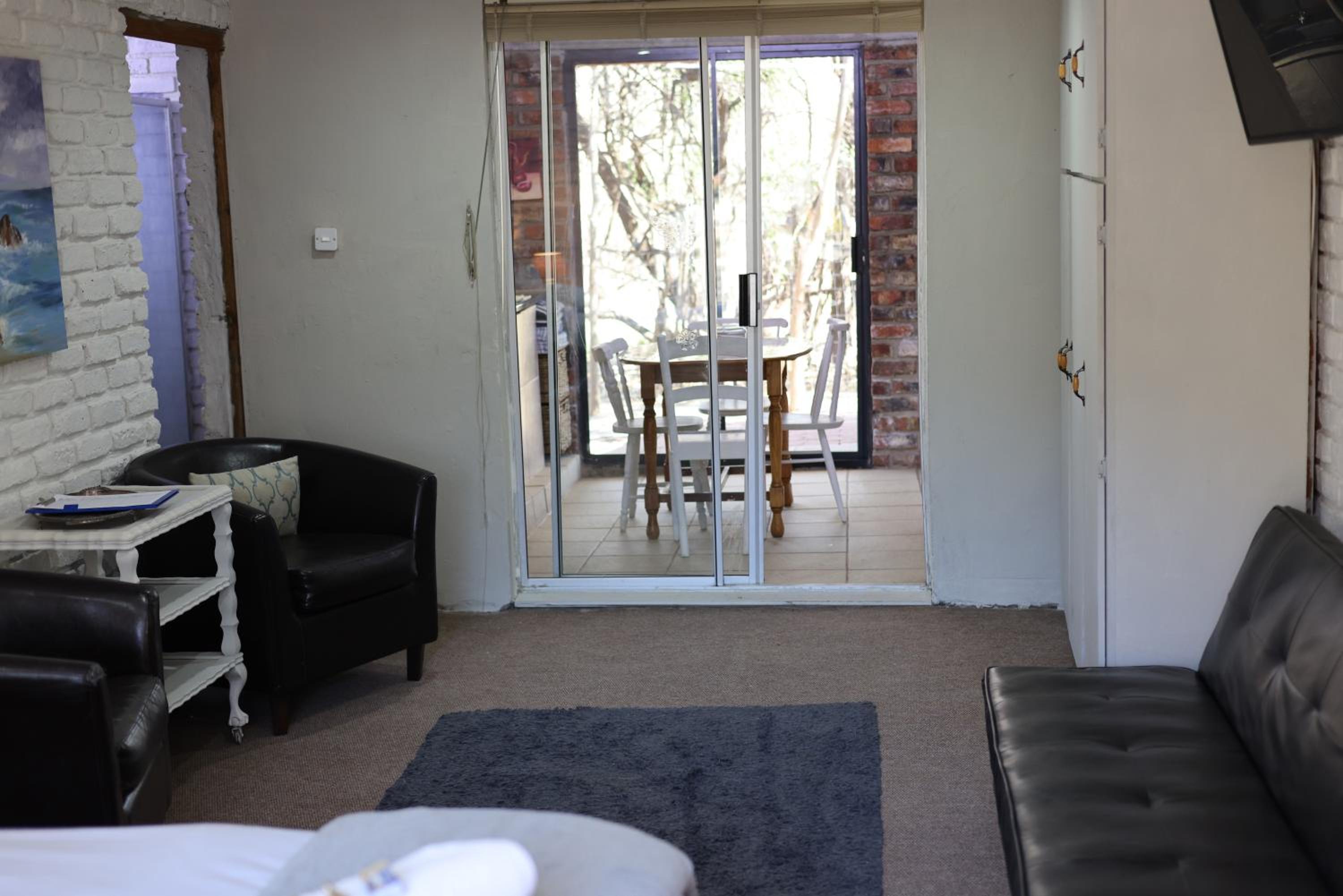 Deluxe Double Room with Shower - Photo 12
