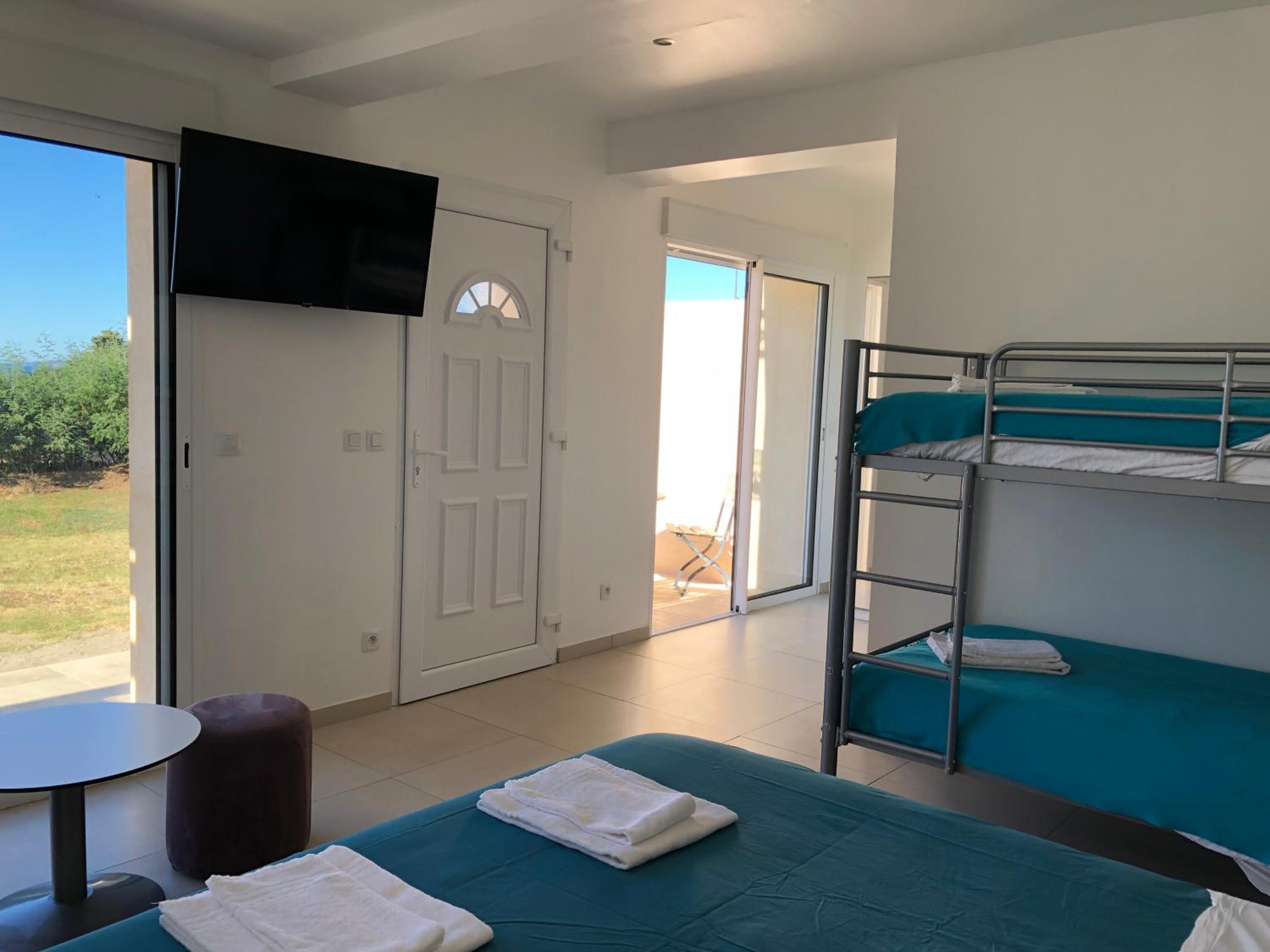 Family Room with Sea View - Photo 2