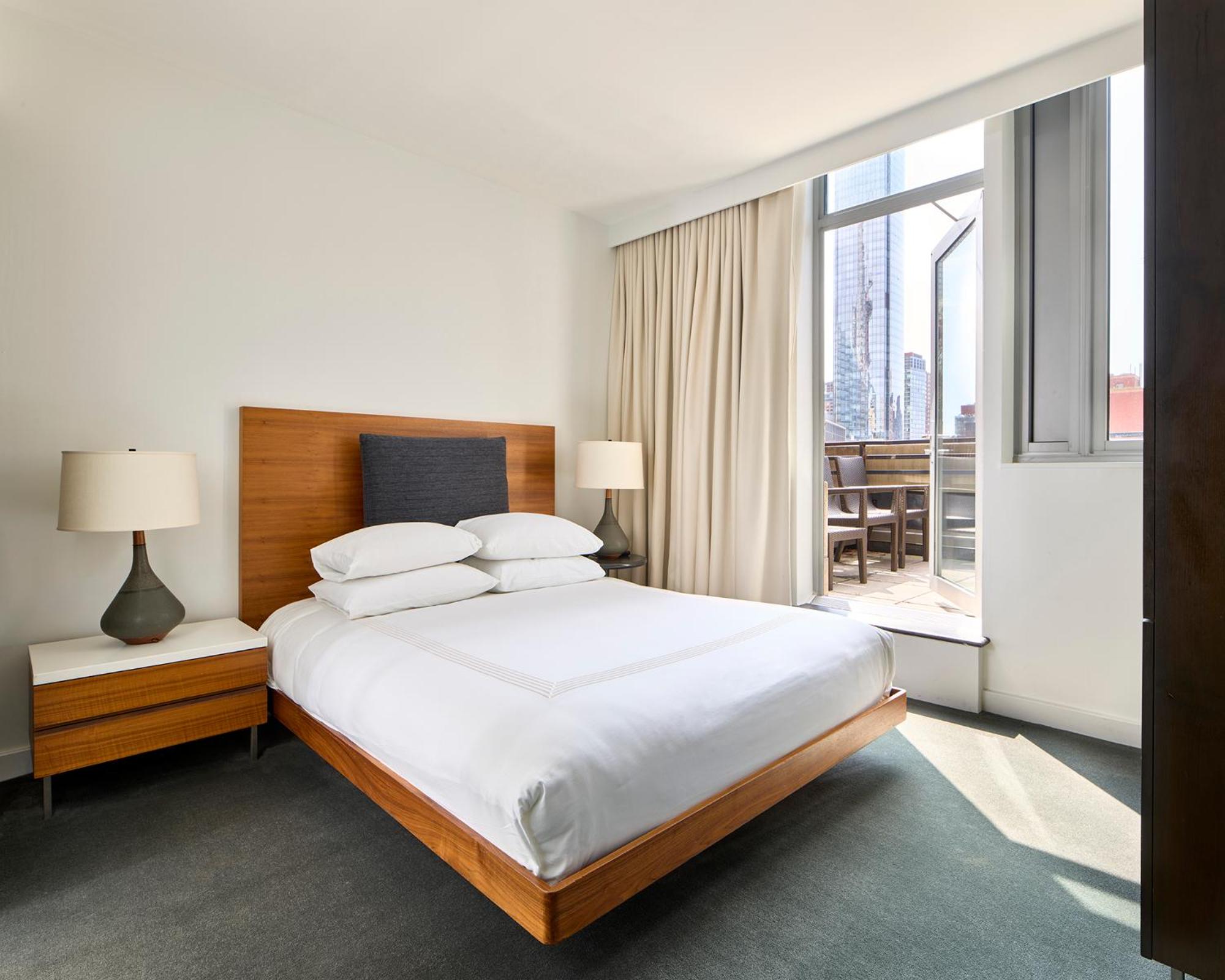 Deluxe Queen Room with One Queen Bed and Terrace (Non Smoking)
