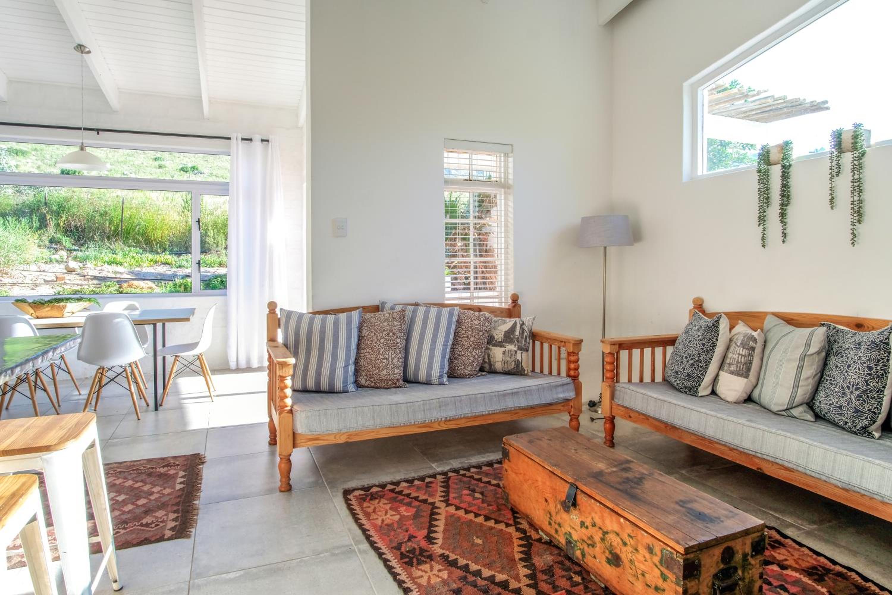 Three-Bedroom Cottage with Mountain View  photo 1