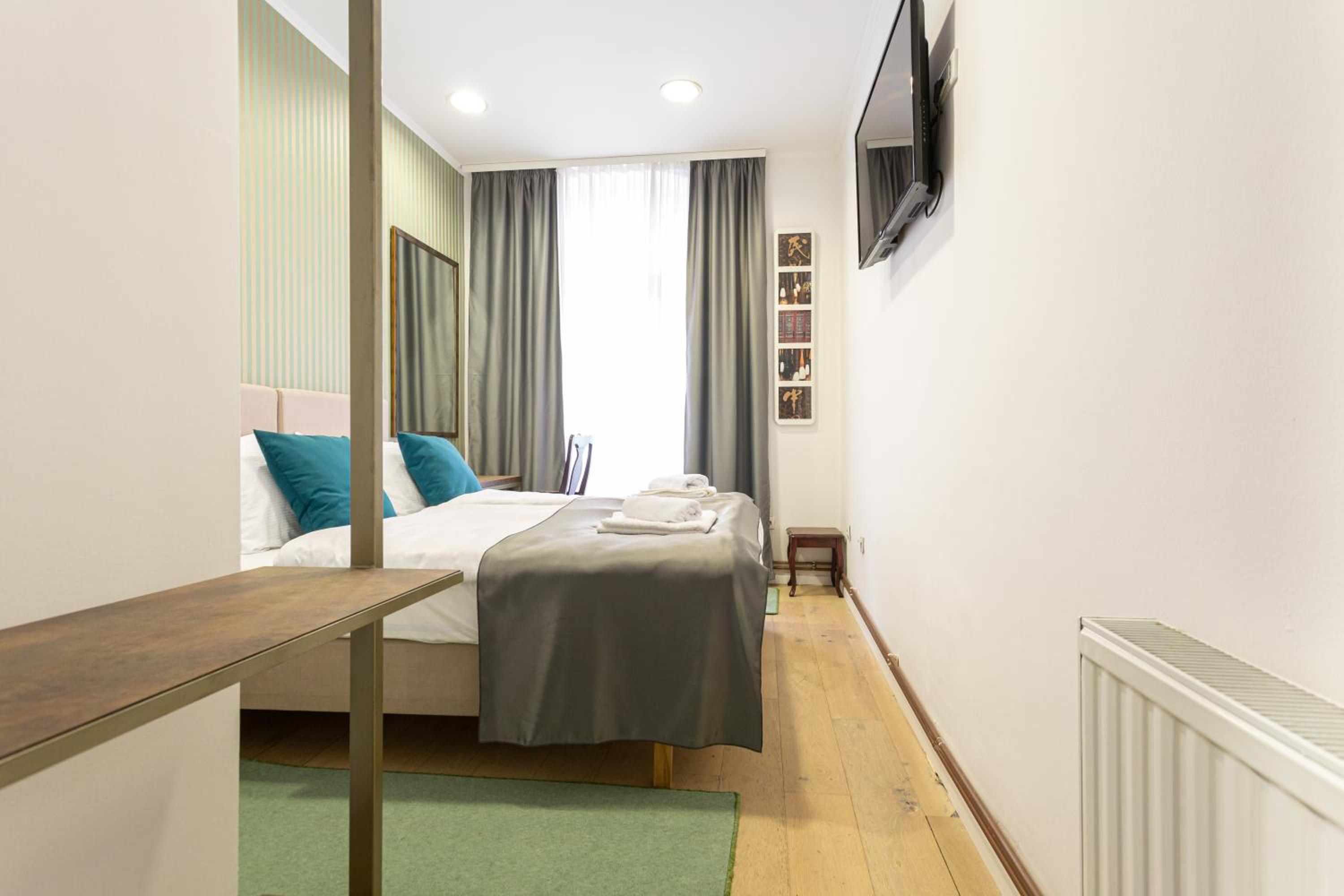 Deluxe Double or Twin Room - Photo 17