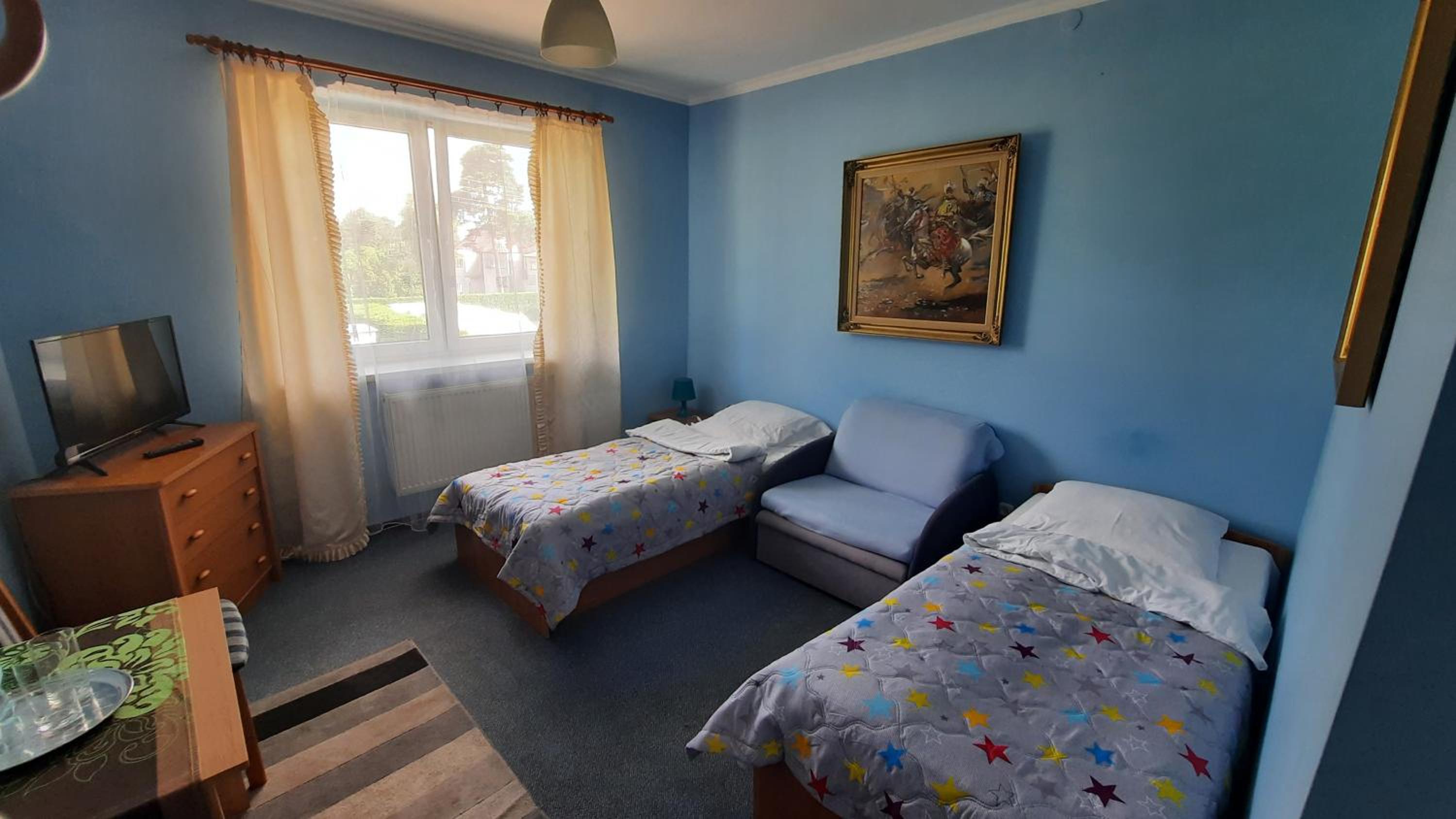 Large Twin Room - Photo 3
