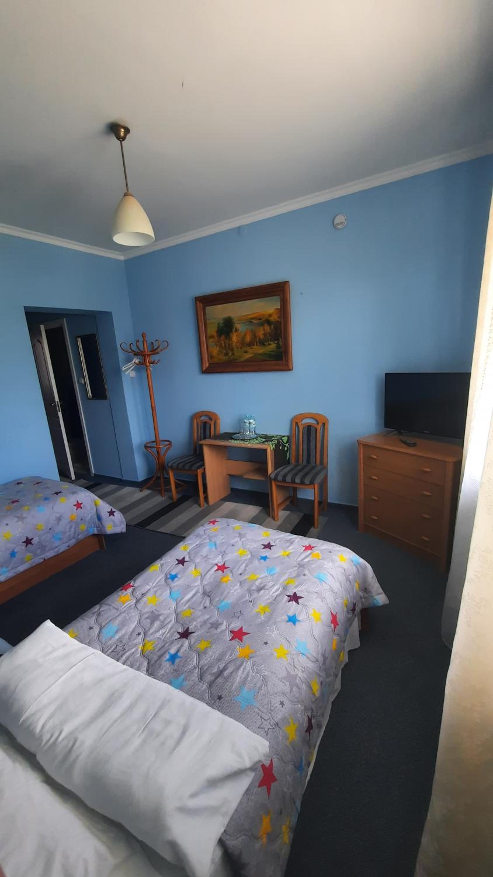 Large Twin Room - Photo 9