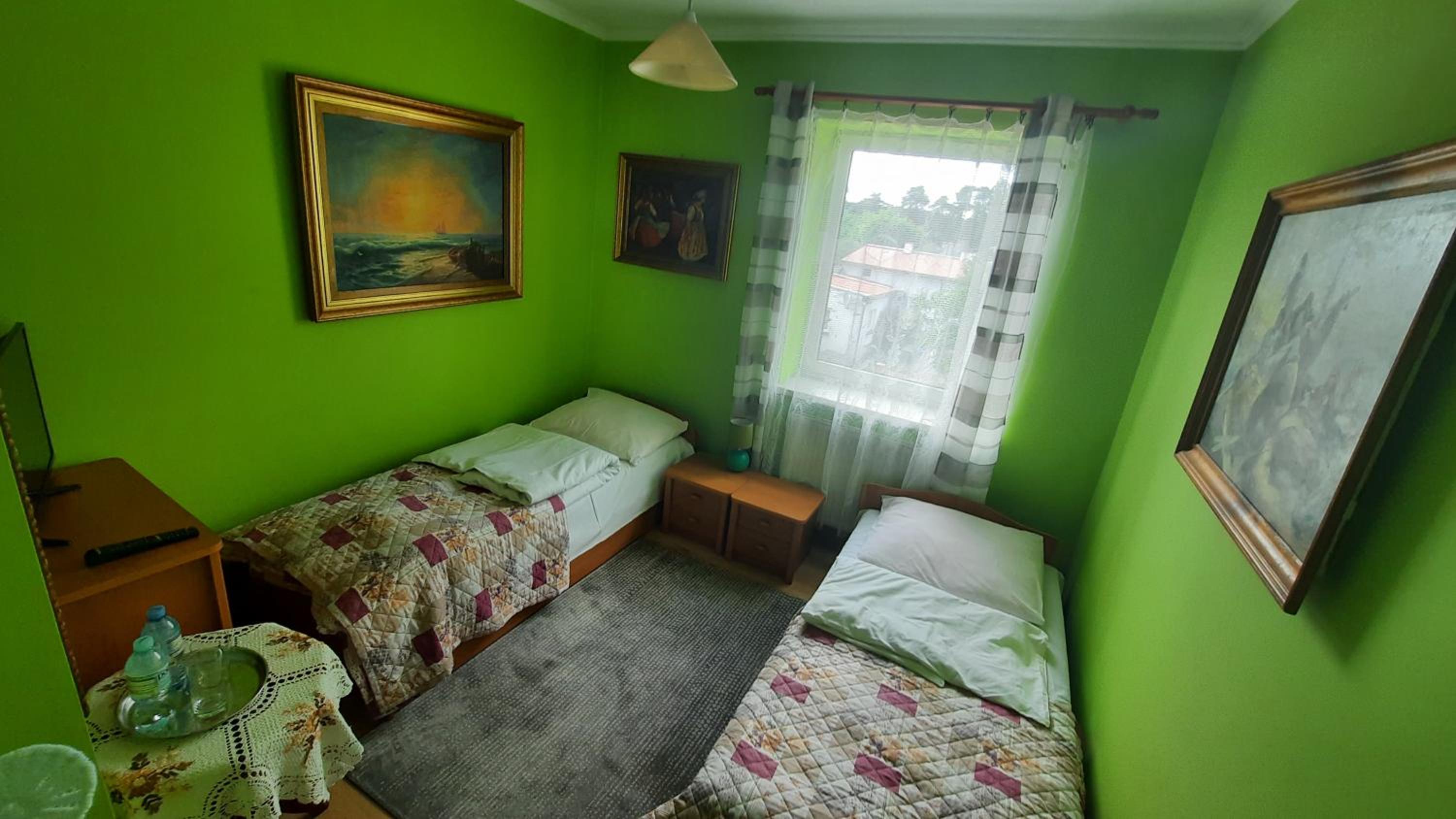 Large Twin Room - Photo 7