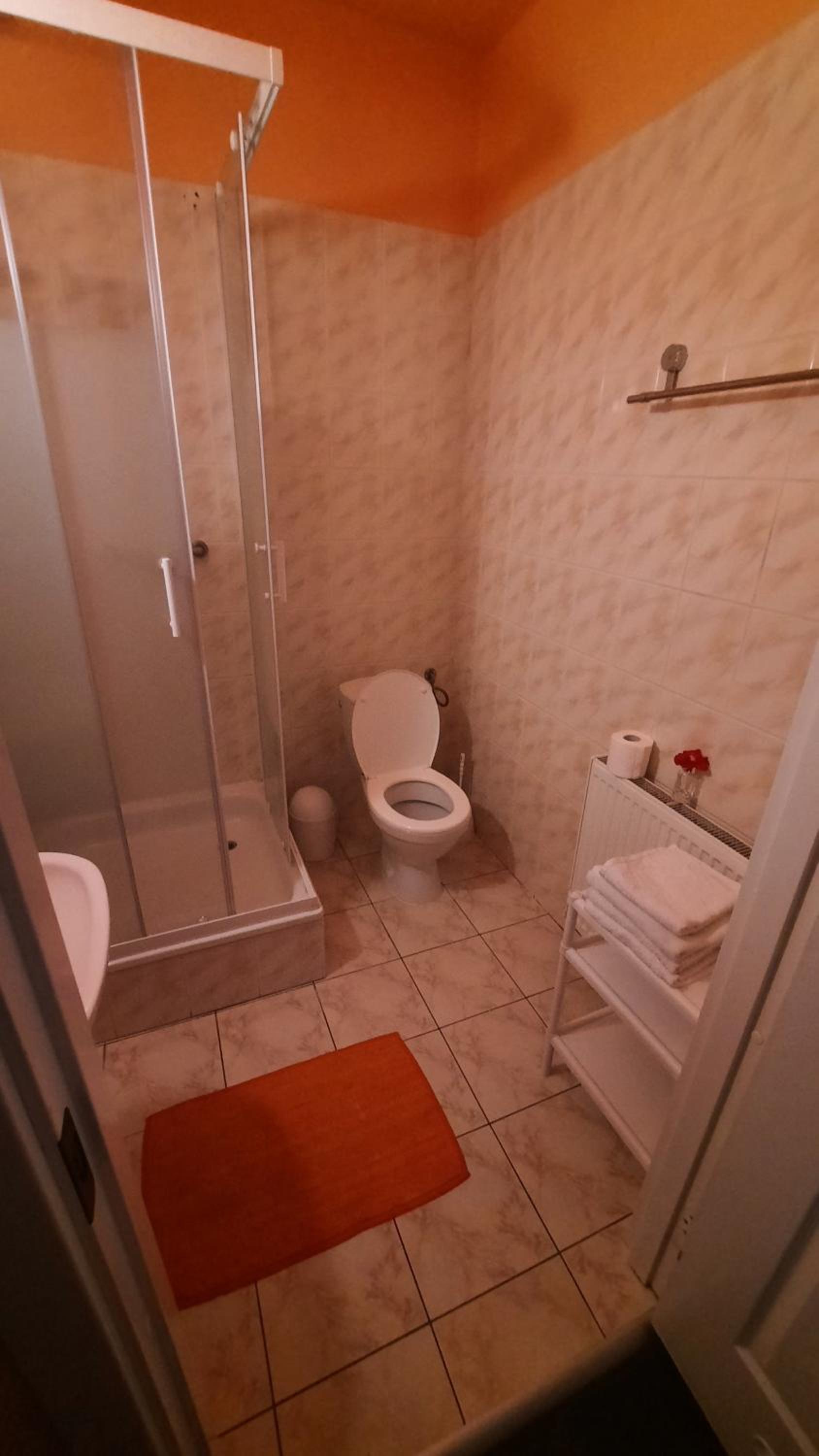 Standard Double Room - Photo 7