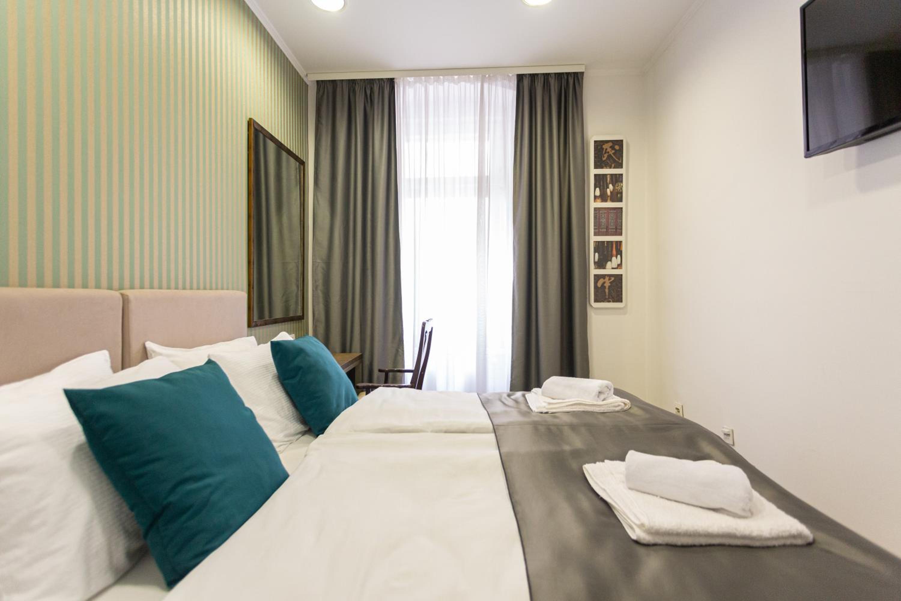 Deluxe Double or Twin Room - Photo 14