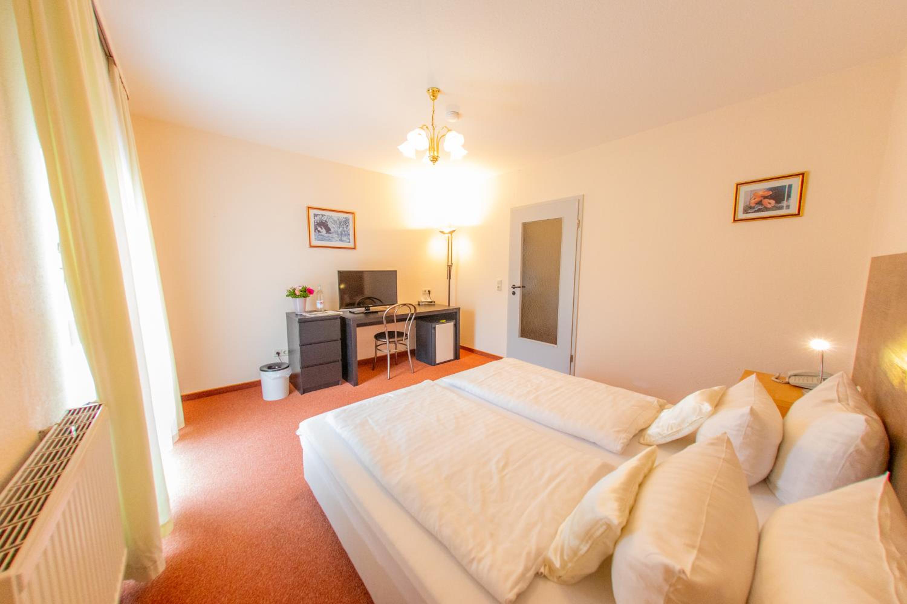 Double or Twin Room with Private Bathroom - Photo 1