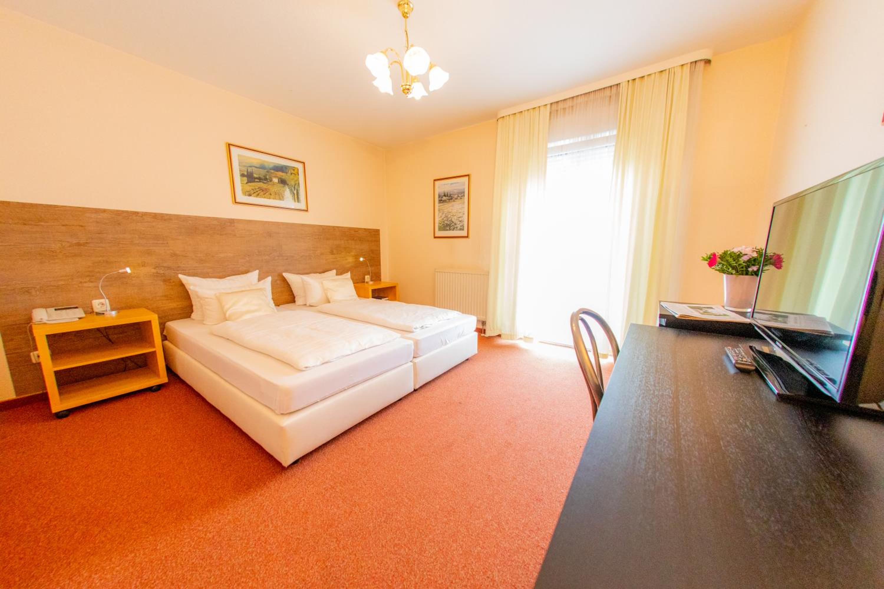 Double or Twin Room with Private Bathroom - Photo 5