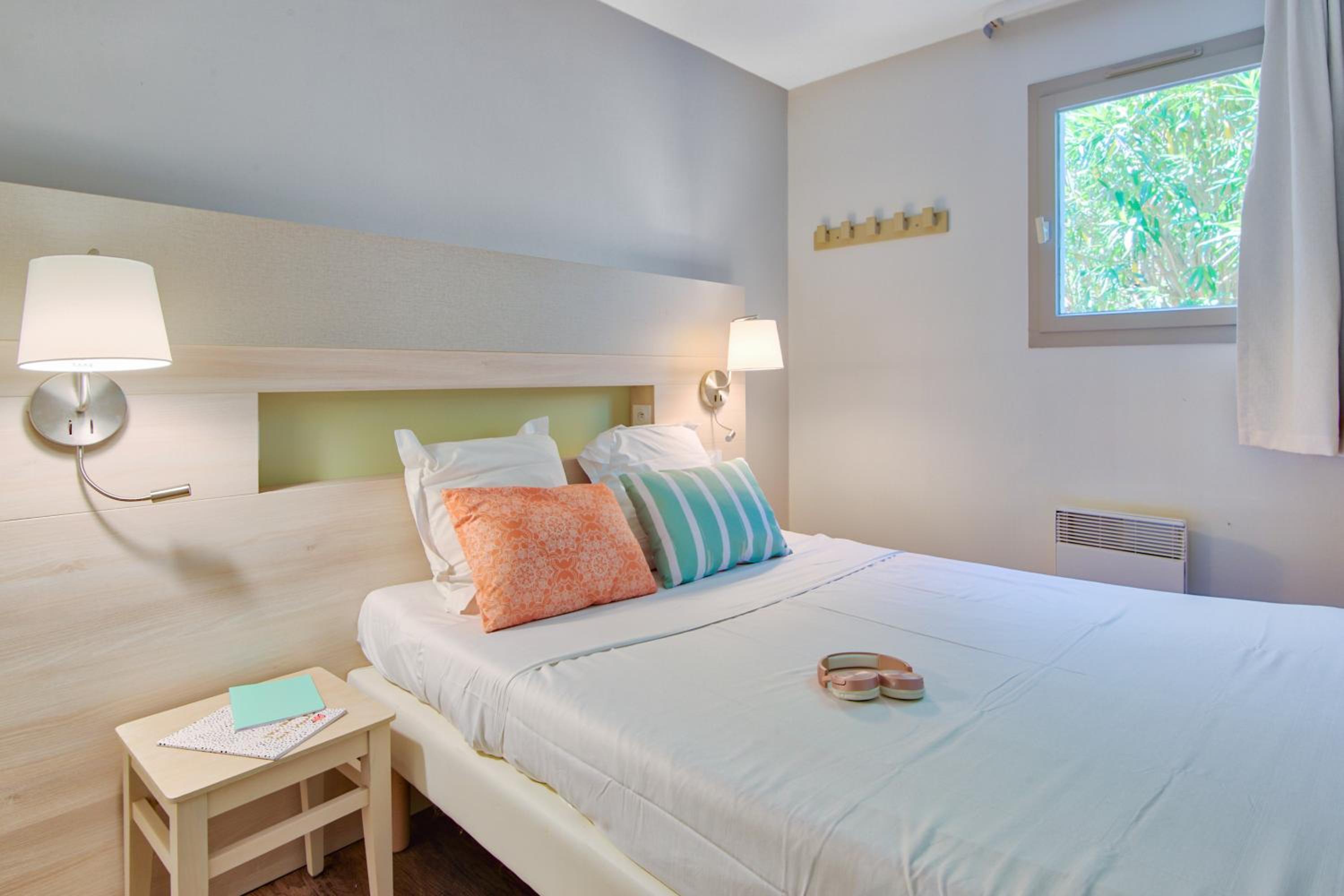 One-Bedroom Apartment with Sleeping Alcove and Terrace or Balcony (6 People) - Sea View photo 2