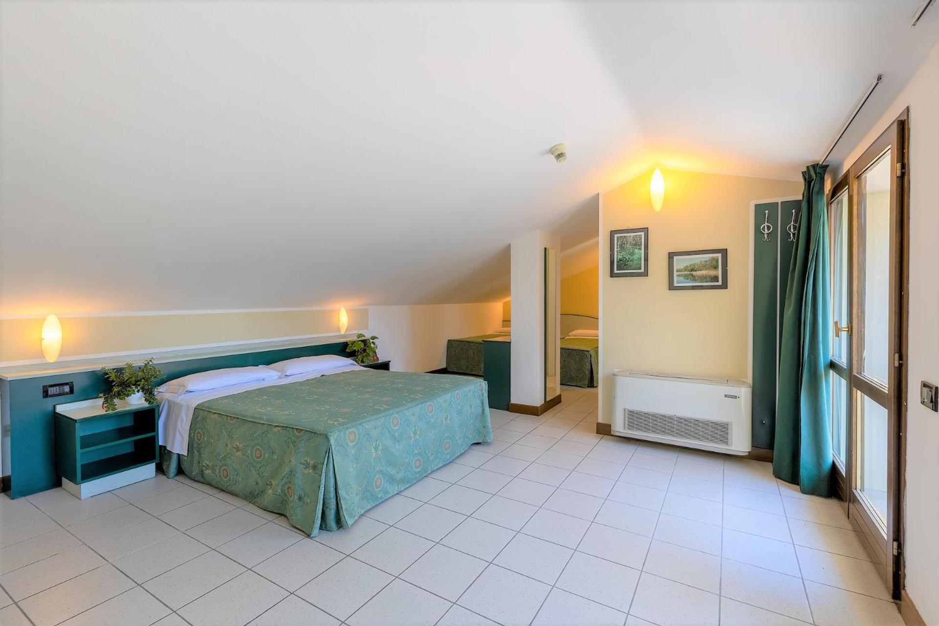 Quadruple Room with Terrace