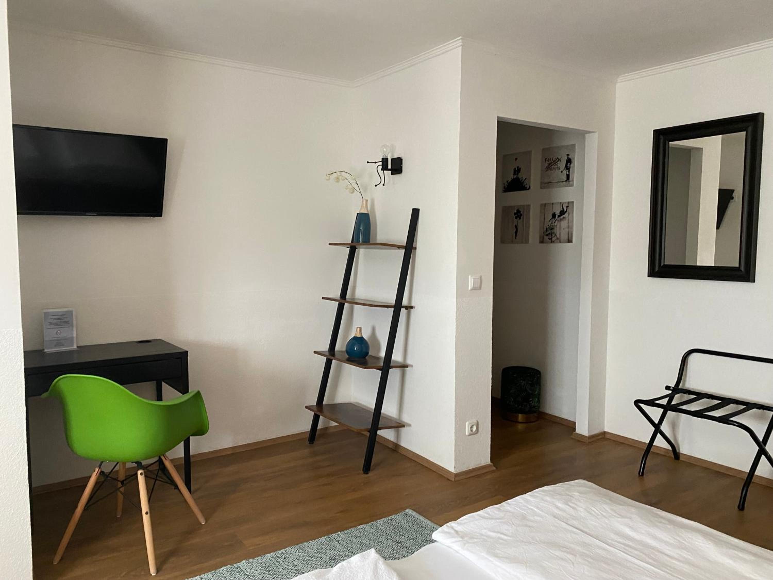 Studio Apartment - Photo 13