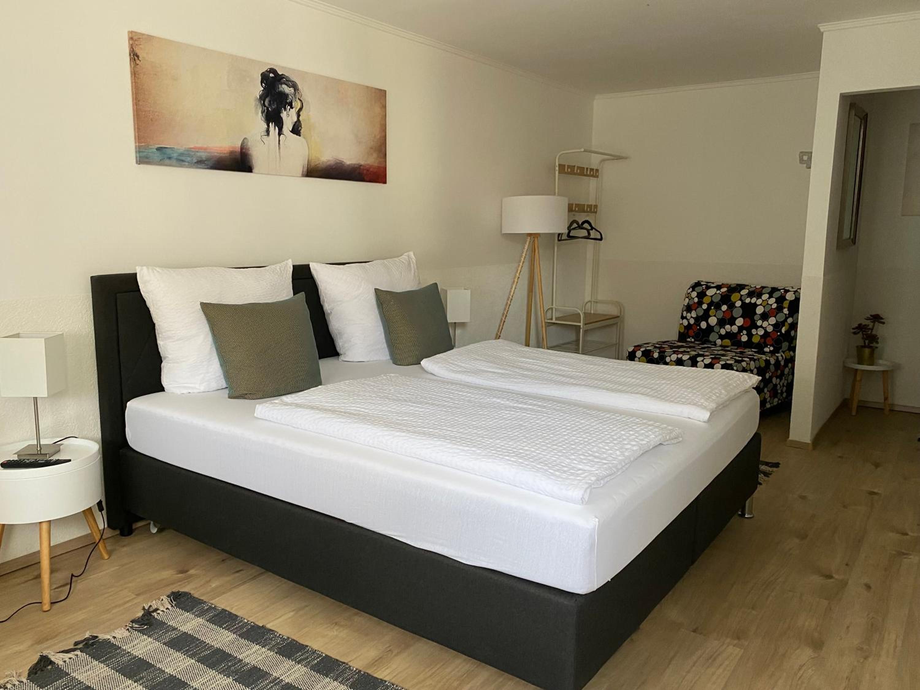 Studio Apartment - Photo 18