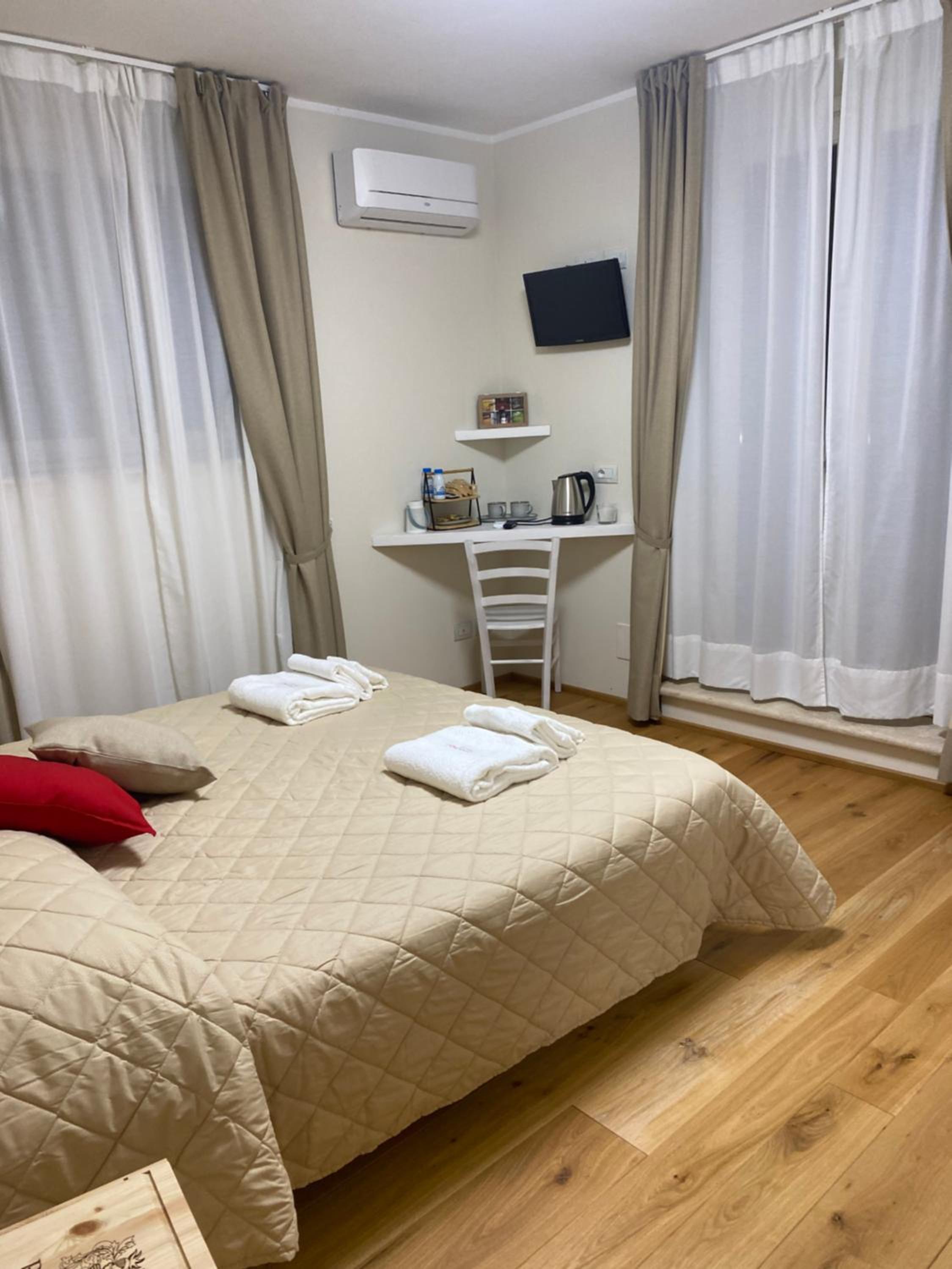 Double or Twin Room - Photo 3