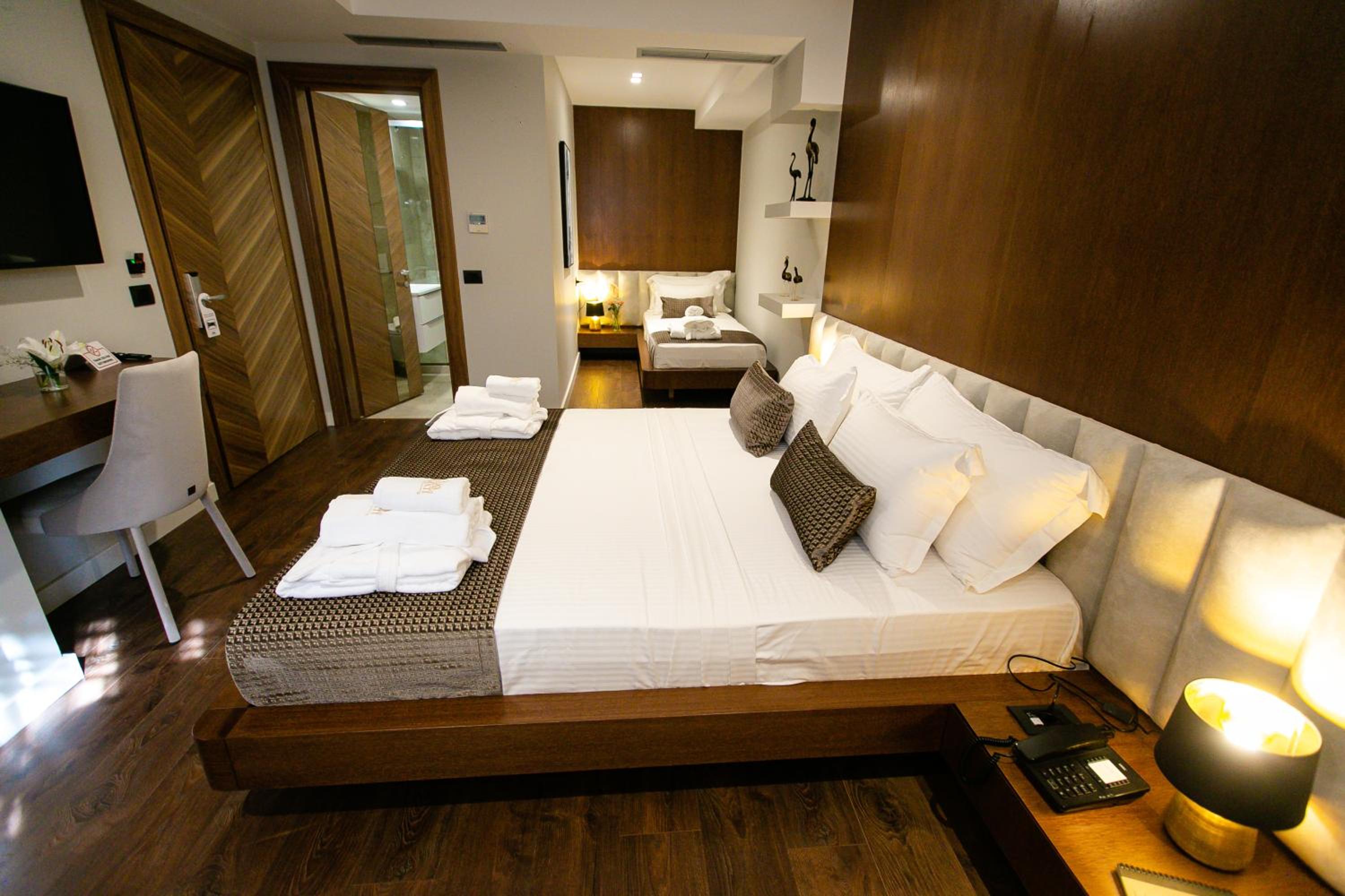 Deluxe Family Room