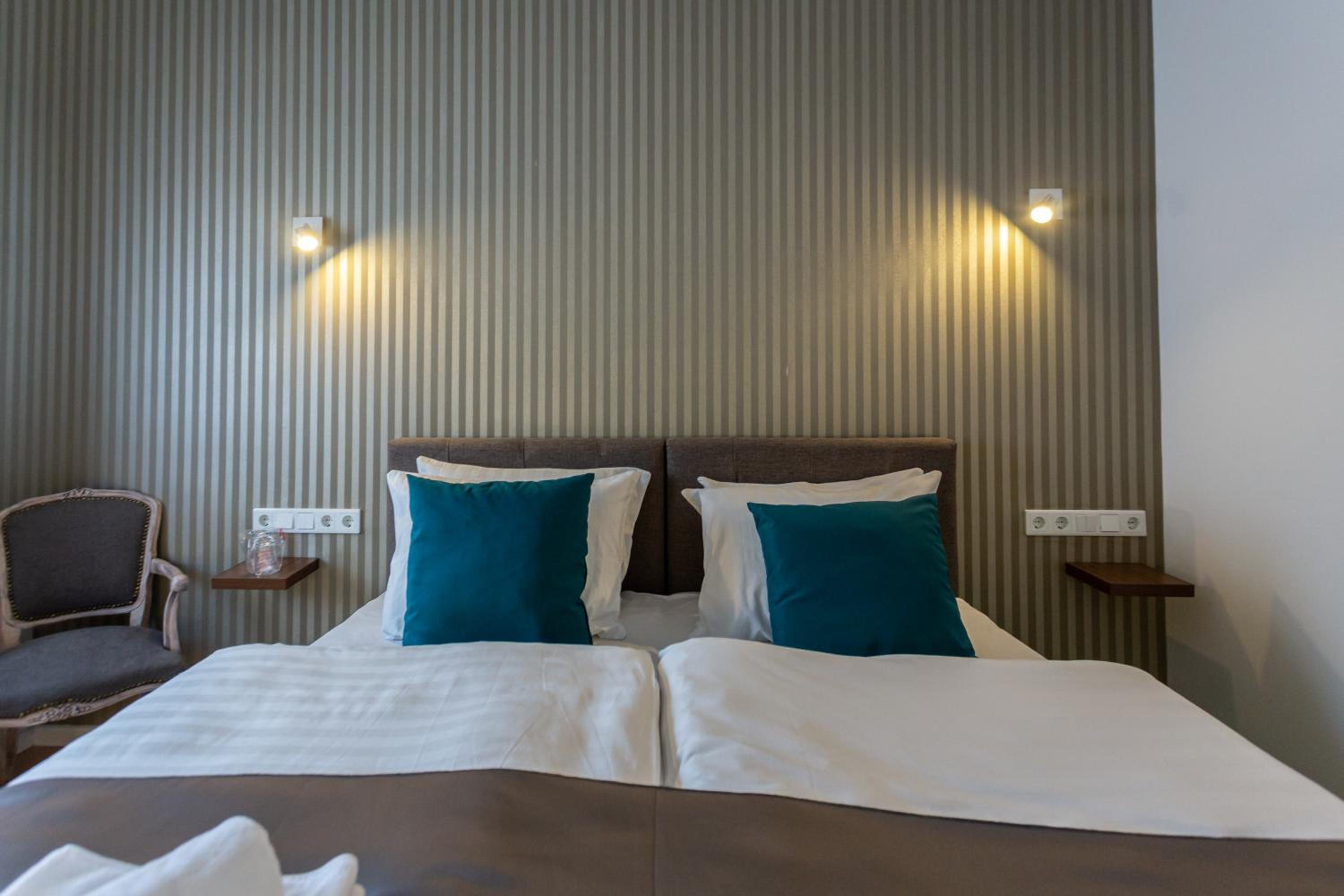 Deluxe Double or Twin Room - Photo 13