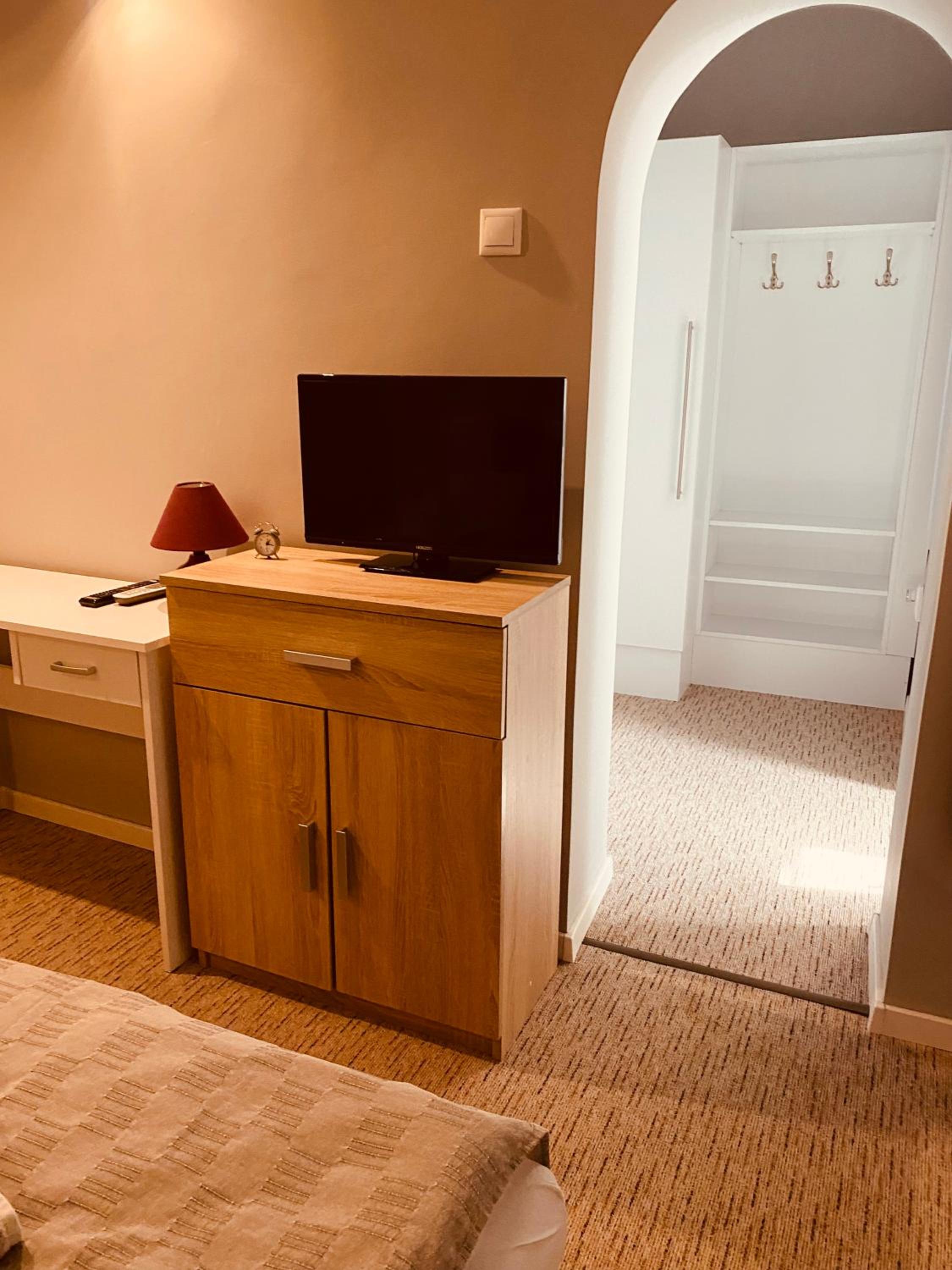 Economy Double Room - Photo 7