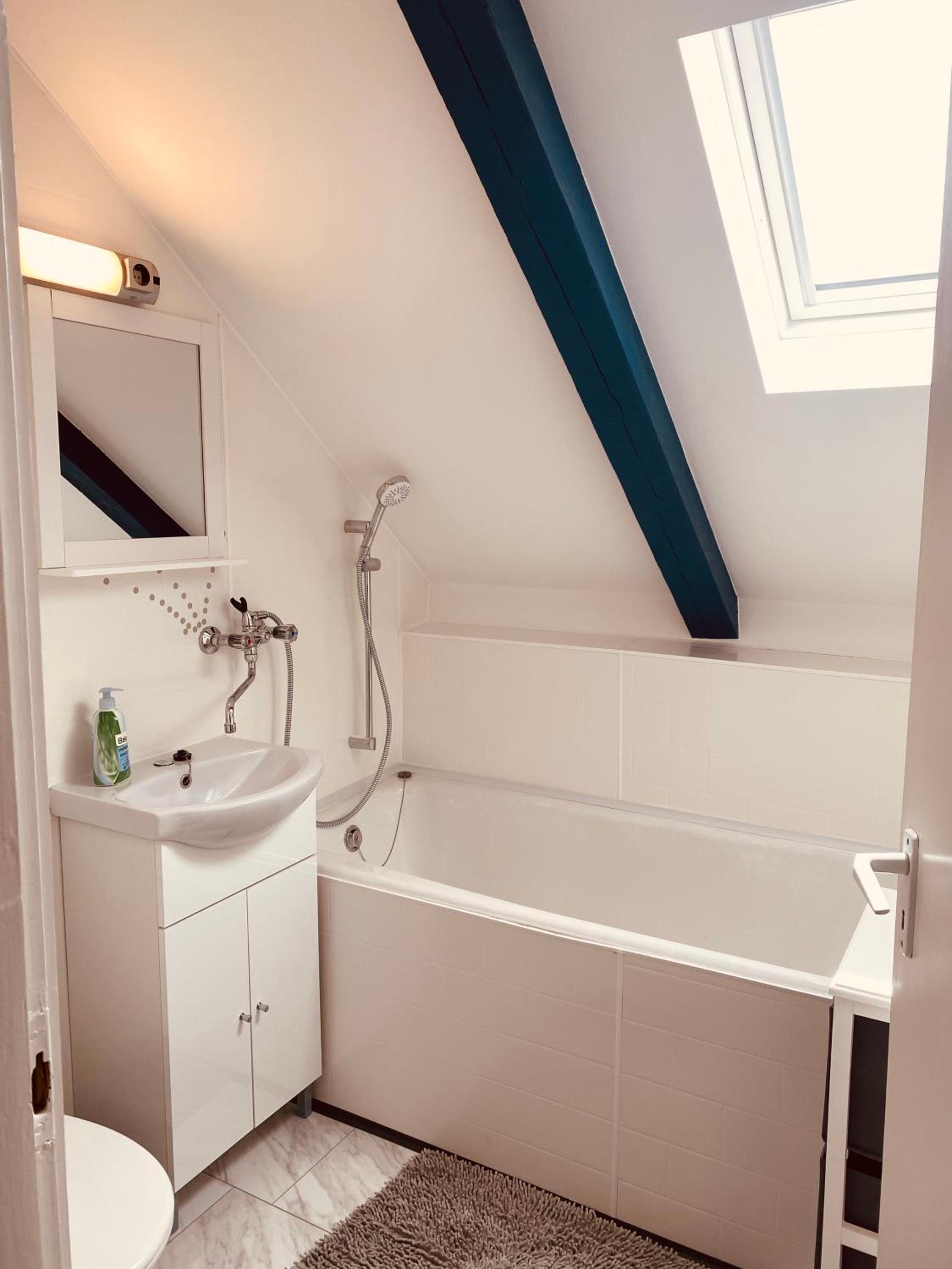 Economy Double Room - Photo 4