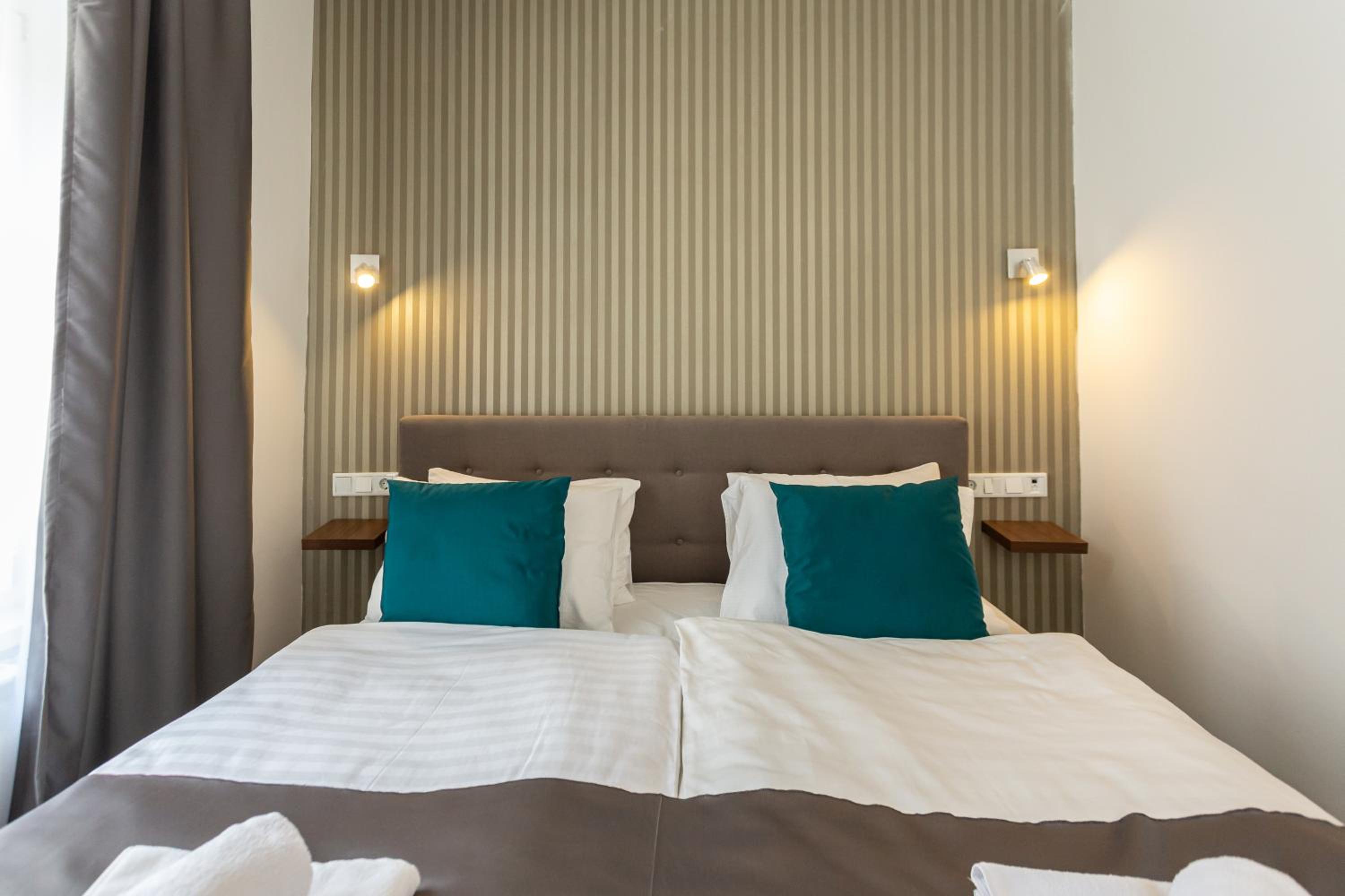 Deluxe Double or Twin Room - Photo 5