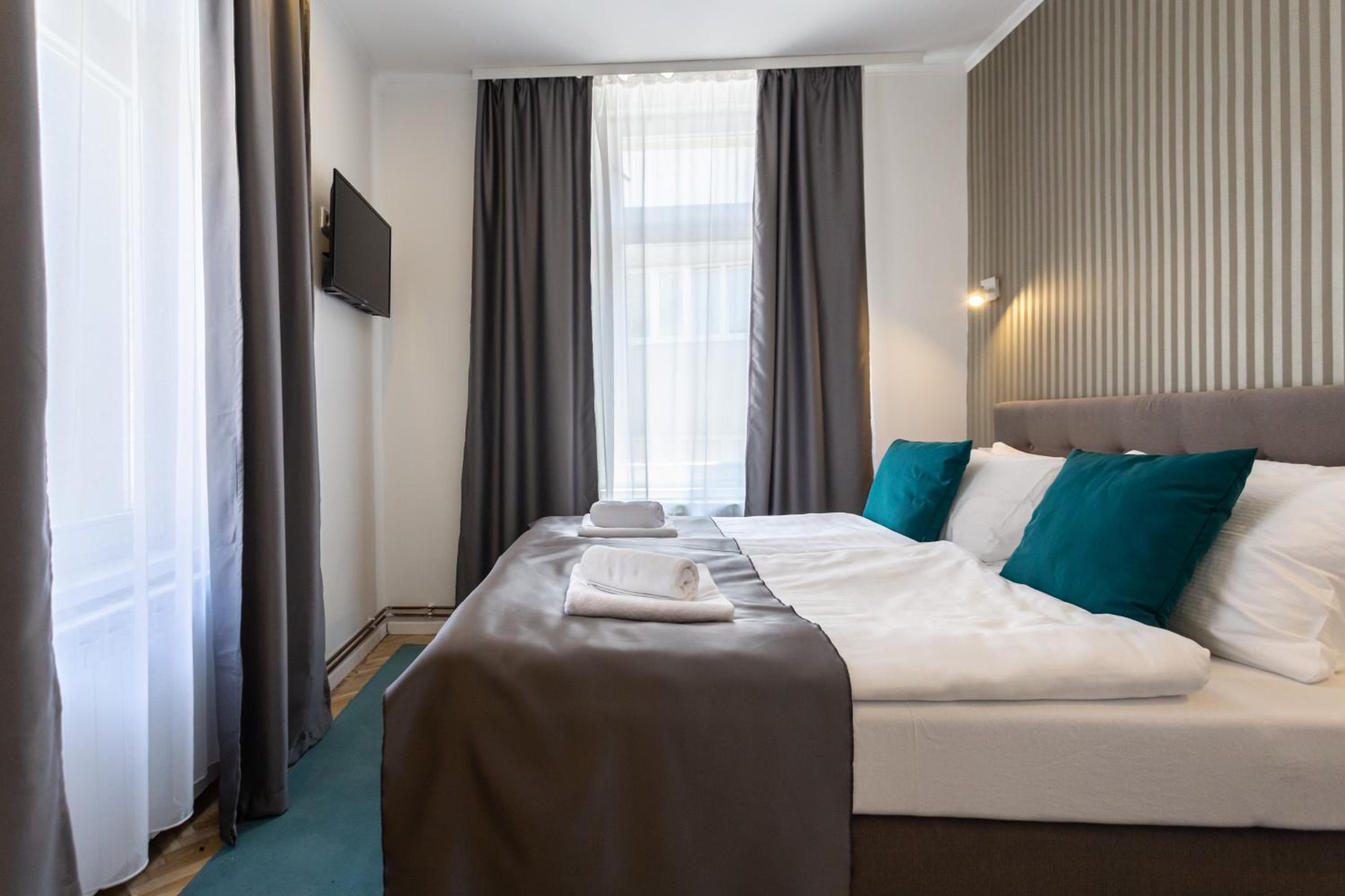 Deluxe Double or Twin Room - Photo 4