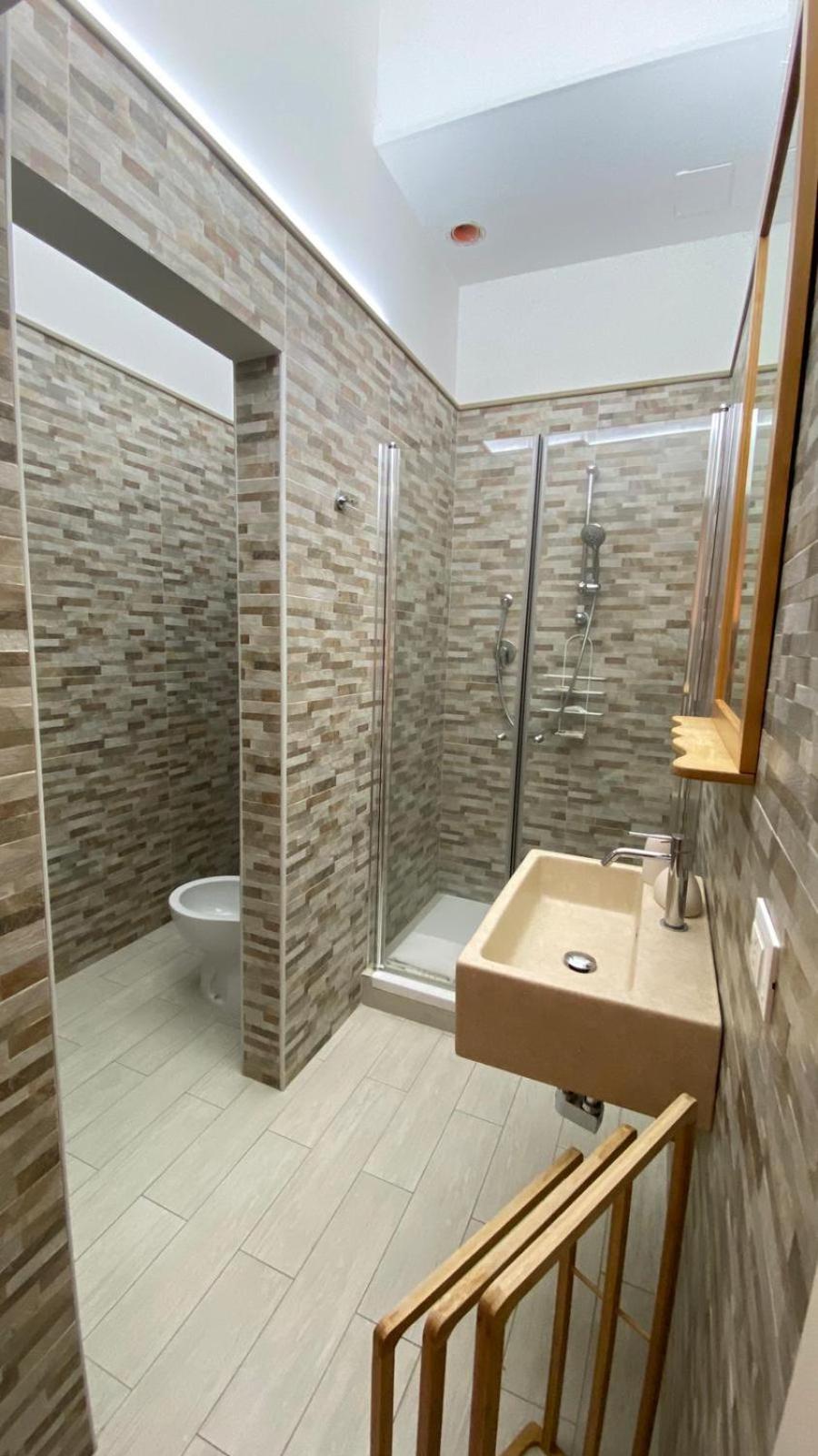 Deluxe Room - Photo 15
