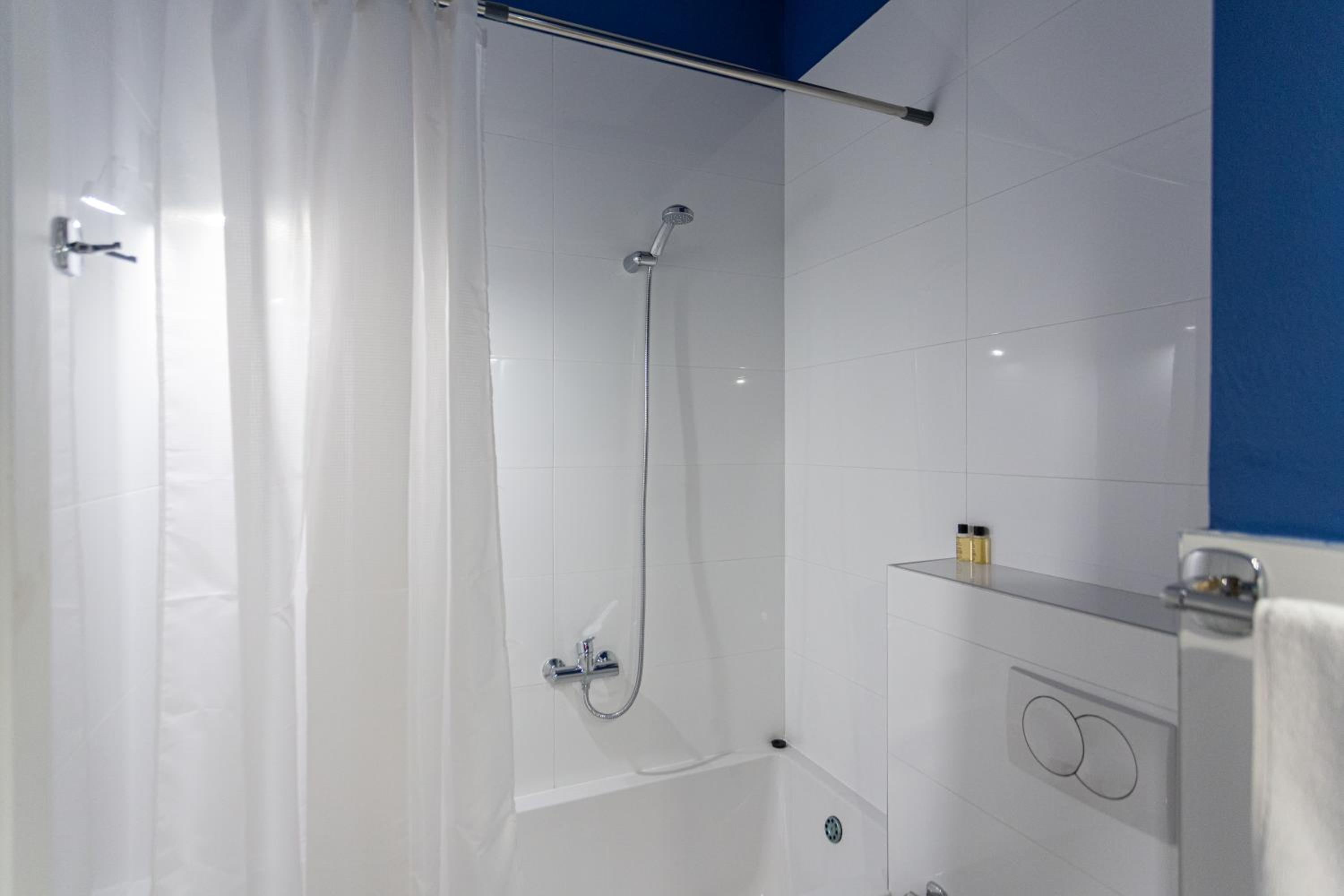 Deluxe Double or Twin Room - Photo 3