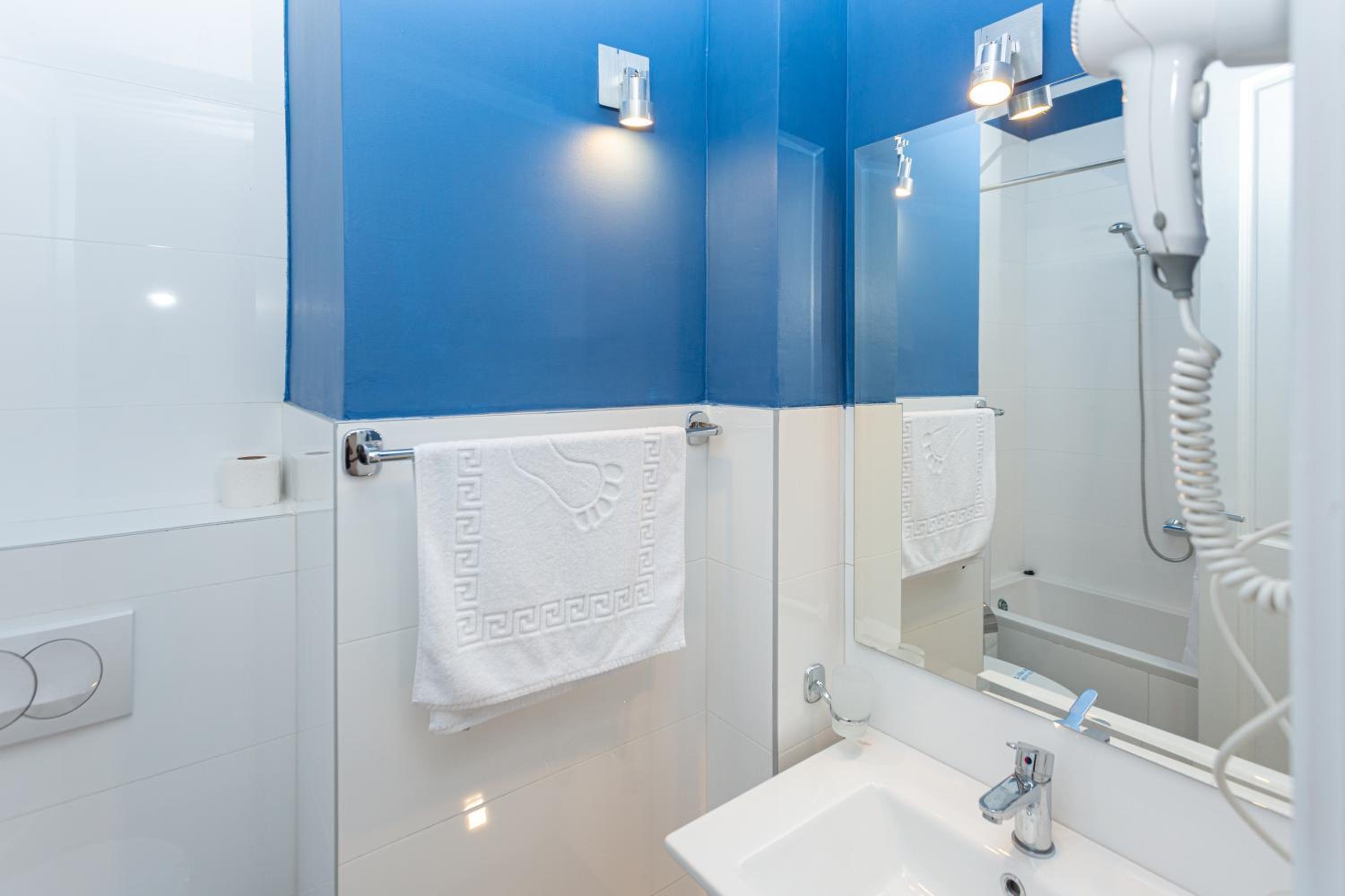 Deluxe Double or Twin Room - Photo 40