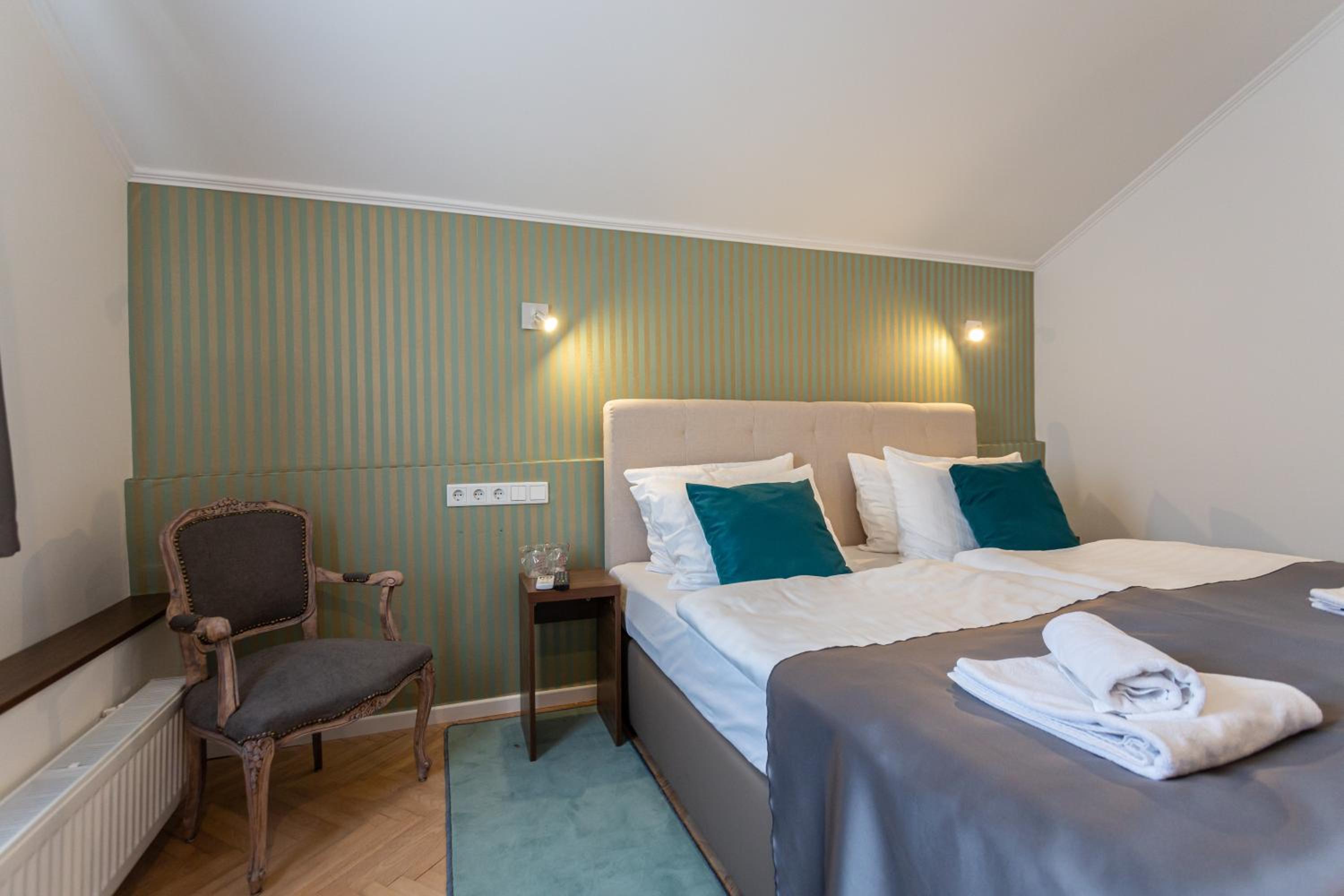 Deluxe Double or Twin Room - Photo 2