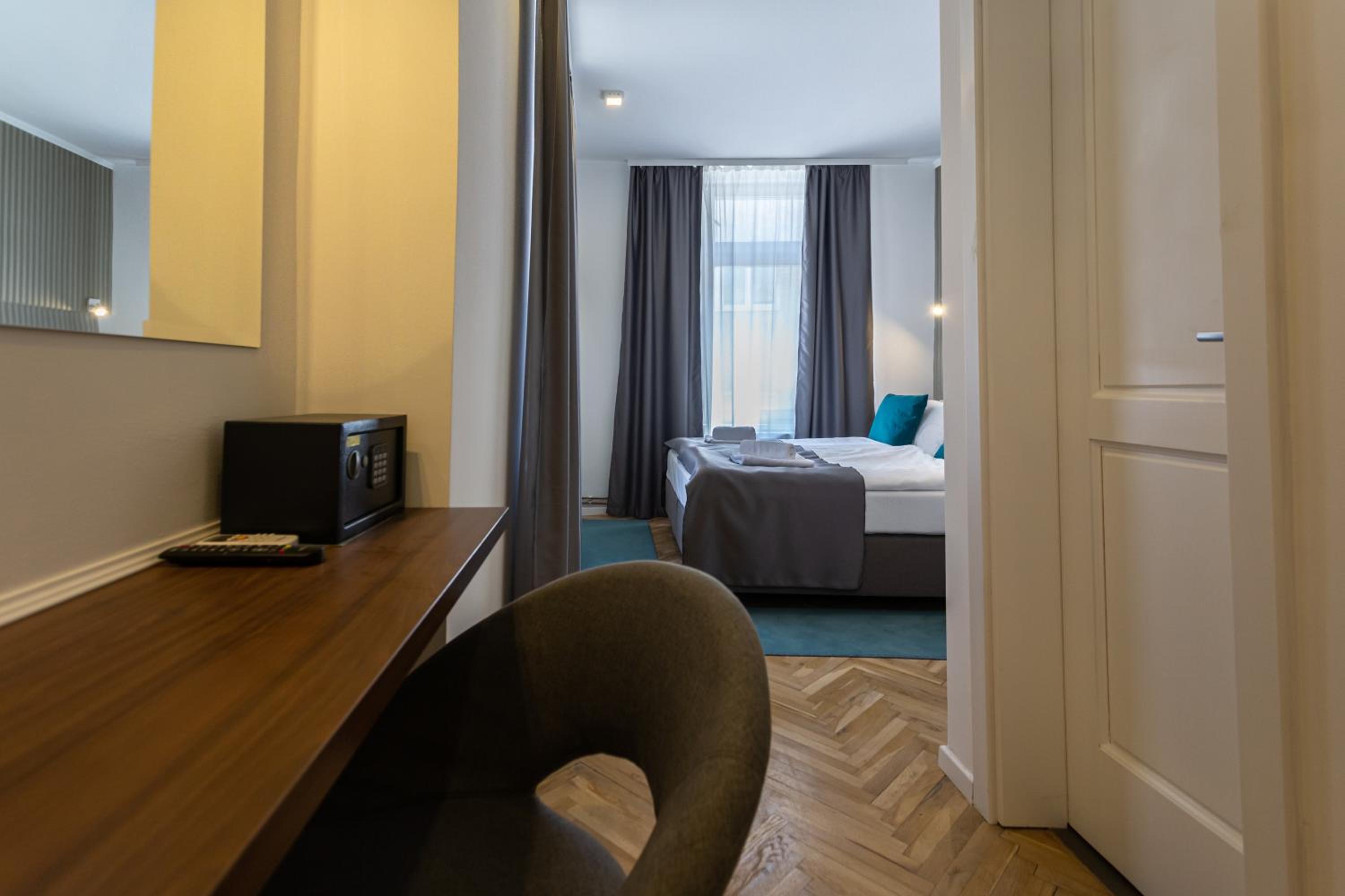 Deluxe Double or Twin Room - Photo 25