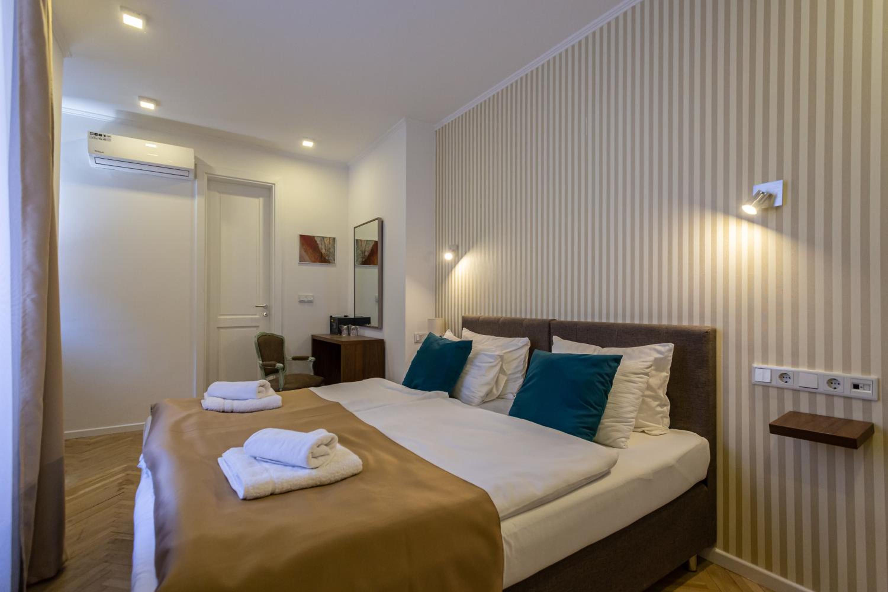 Deluxe Double or Twin Room - Photo 23