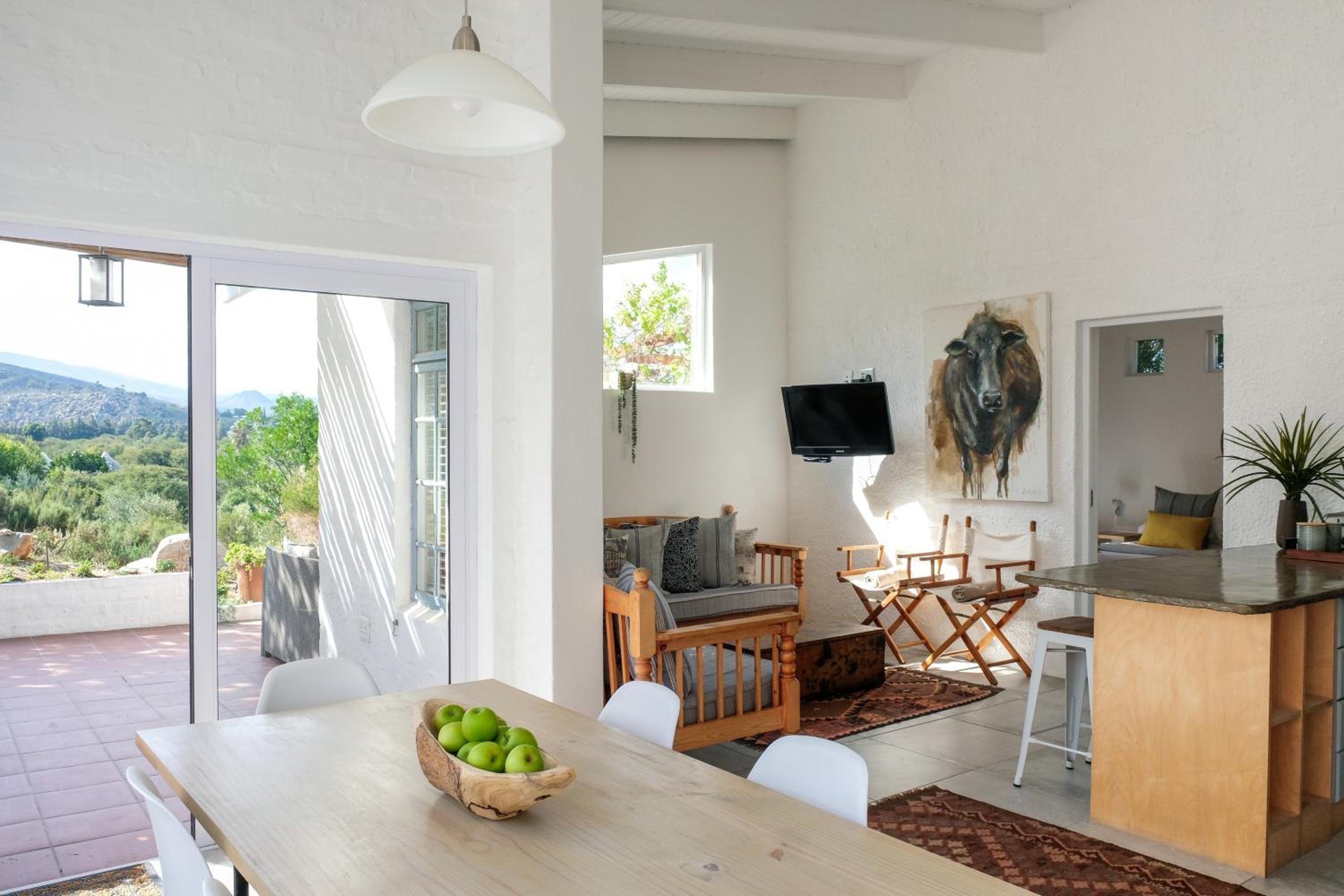 Three-Bedroom Cottage with Mountain View  photo 3