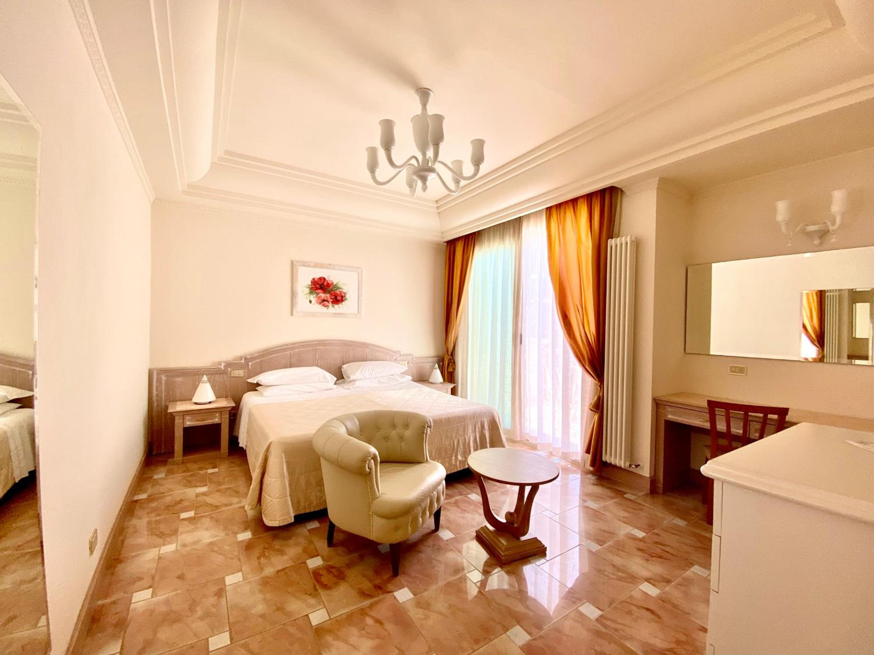 Deluxe Double or Twin Room - Photo 1