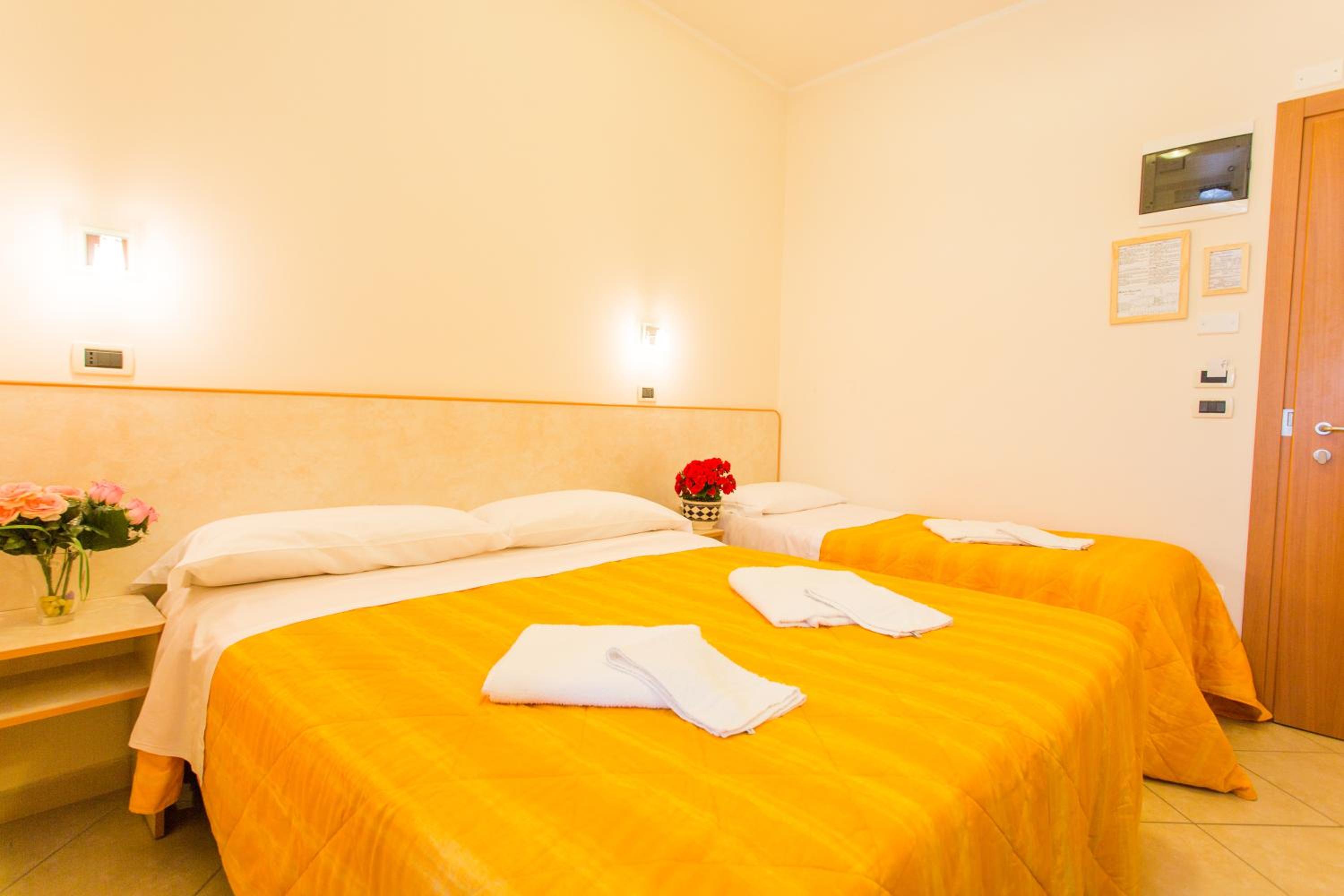 Classic Quadruple Room - Photo 2