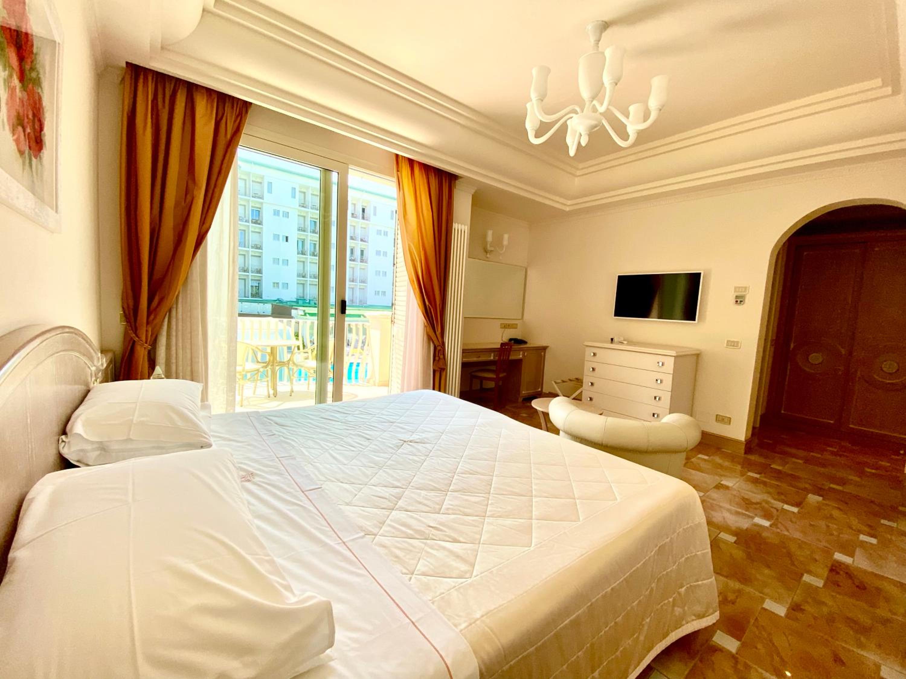 Deluxe Double or Twin Room - Photo 4