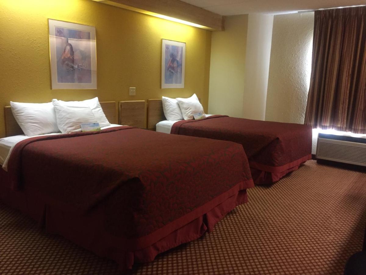 Queen Room with Two Queen Beds - Disability Access - Non-Smoking photo 3