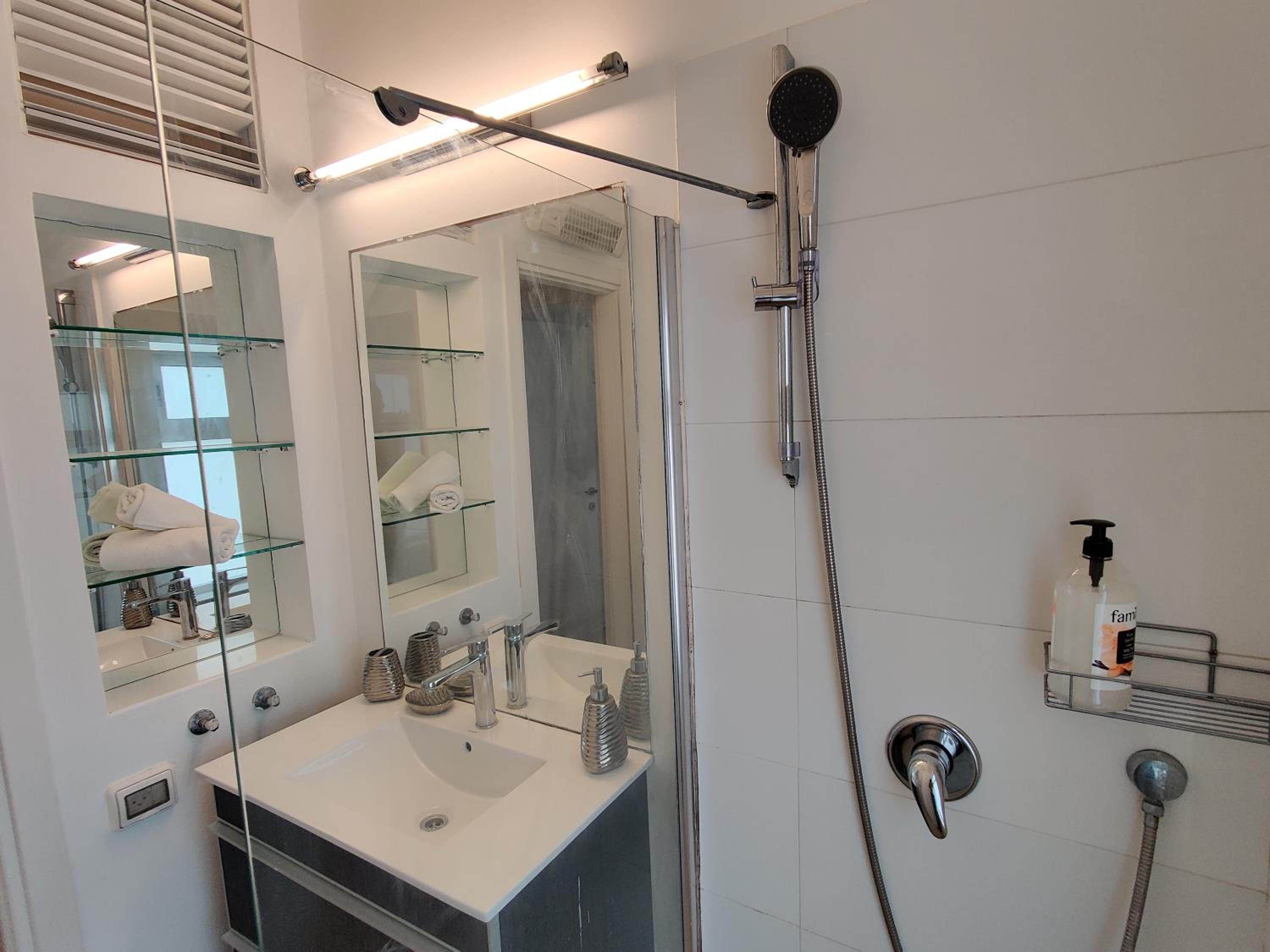 Two-Bedroom Apartment - Photo 2