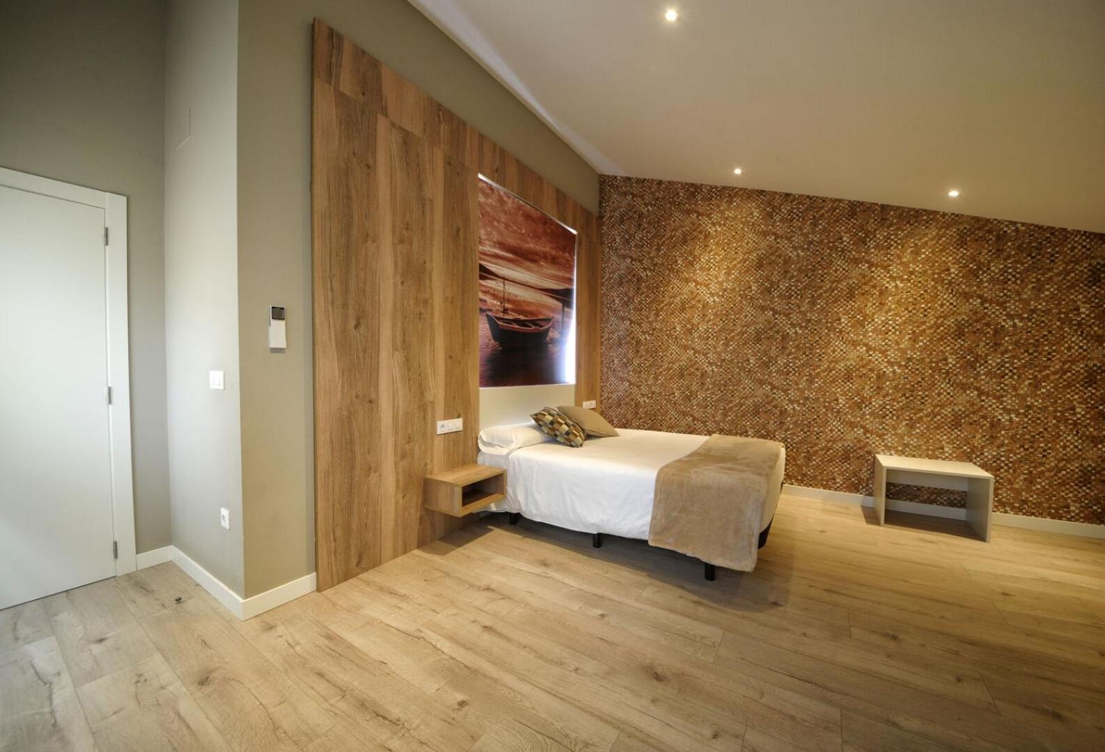 Triple Room with Private Bathroom - Photo 4